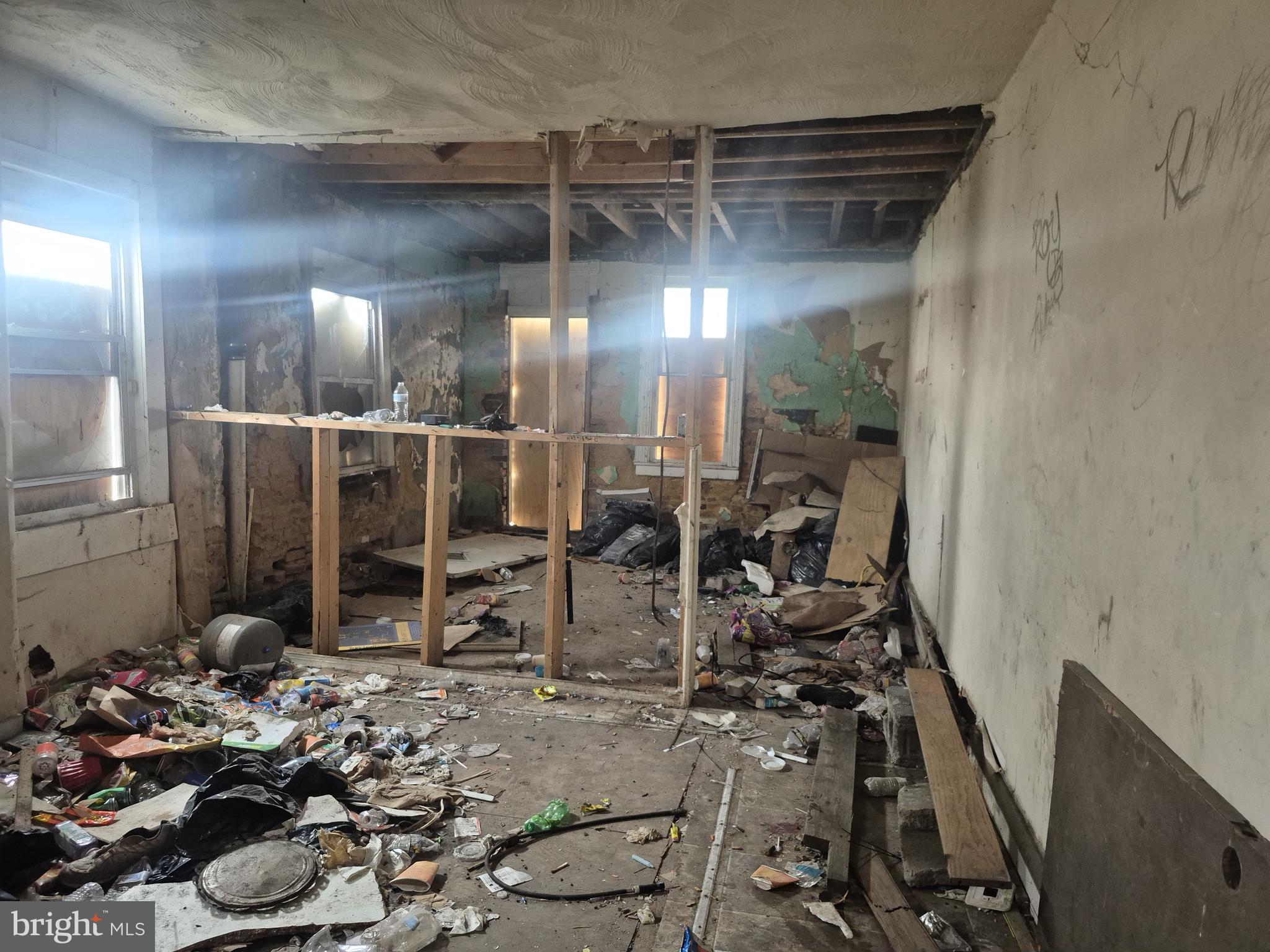 SANDTOWN-WINCHESTER - Residential