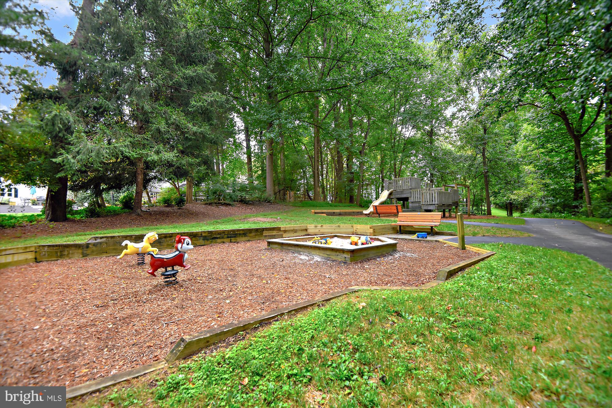 MACGILLS COMMON - Residential