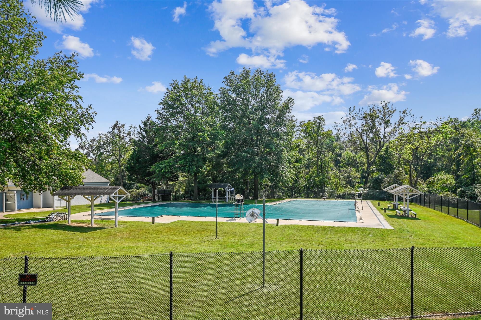 MACGILLS COMMON - Residential