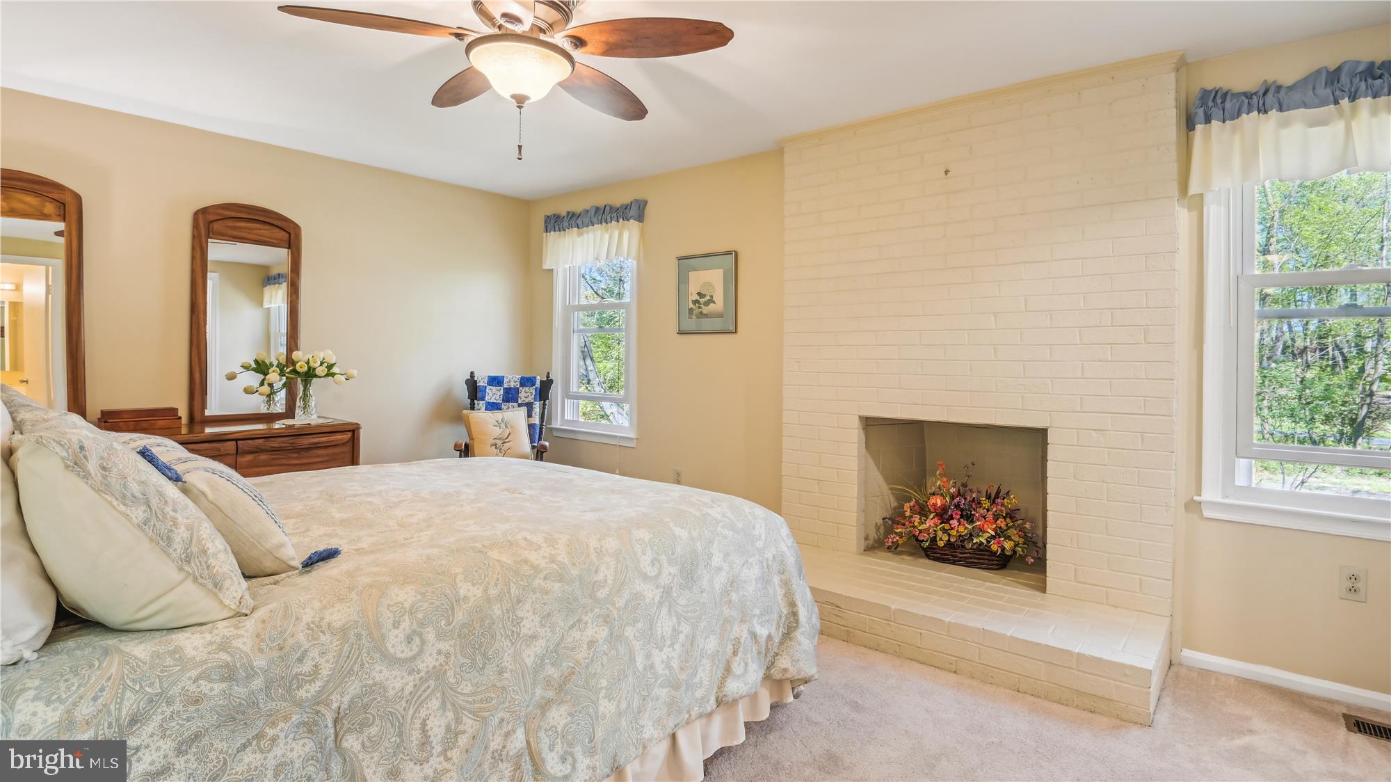 MACGILLS COMMON - Residential