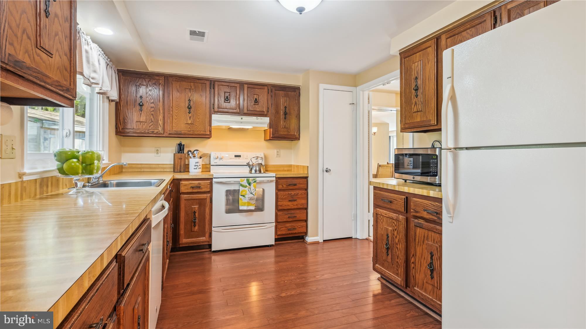 MACGILLS COMMON - Residential