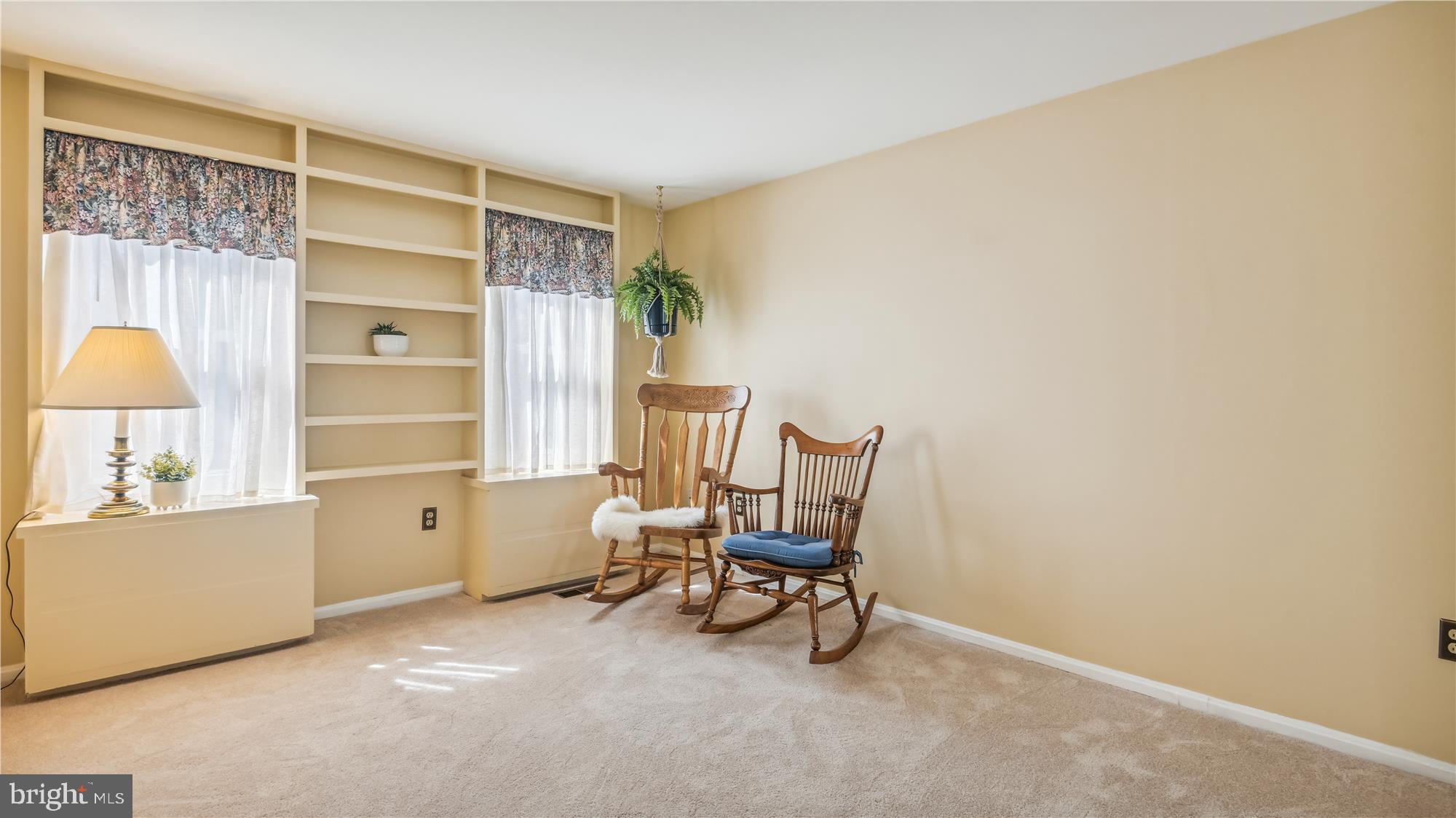 MACGILLS COMMON - Residential