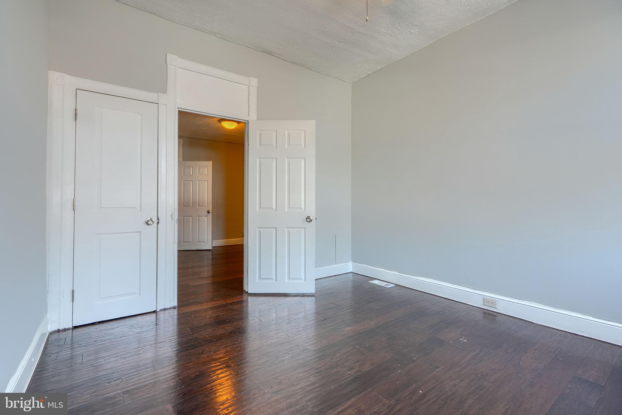ELLWOOD PARK - Residential