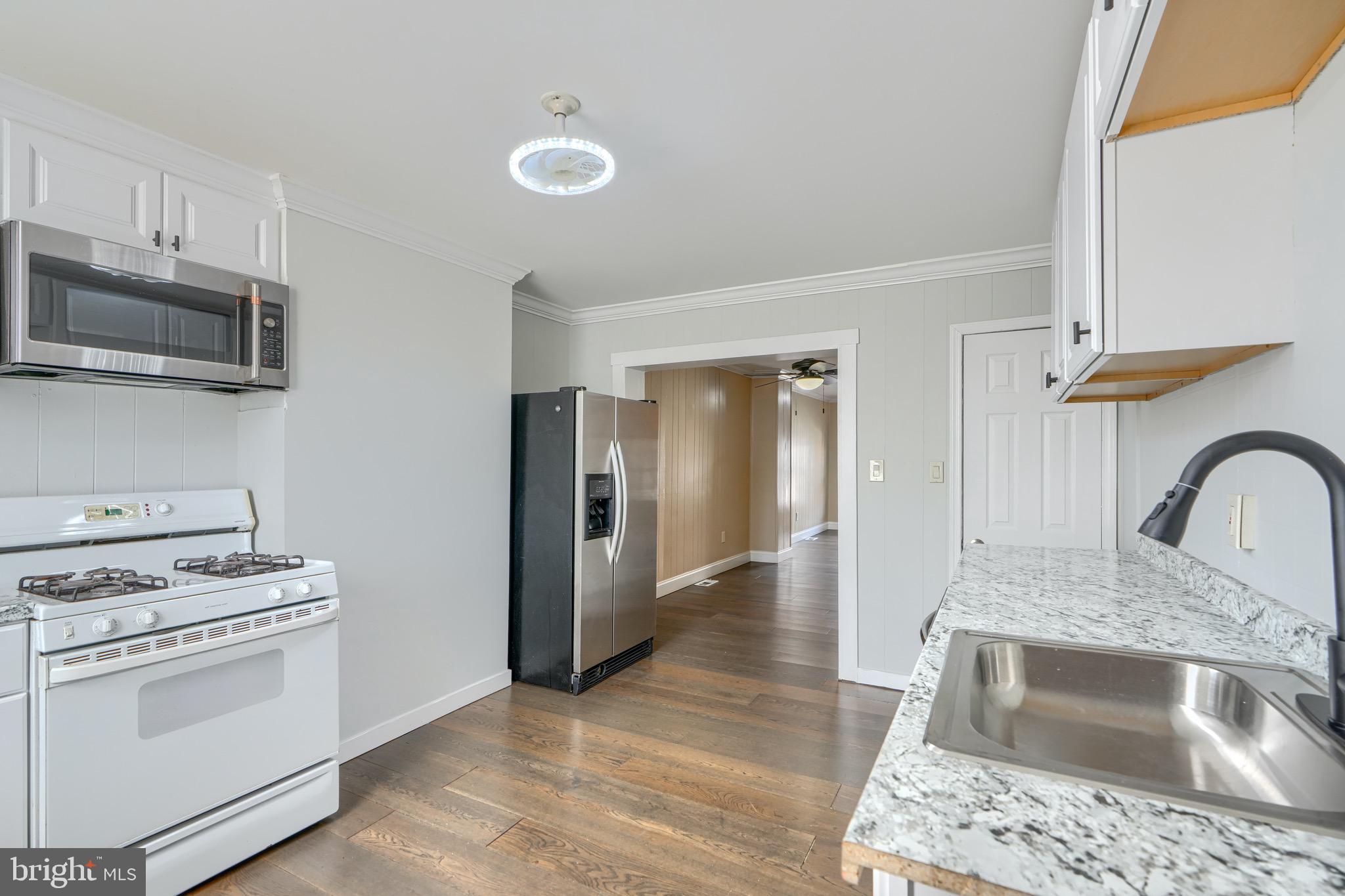 ELLWOOD PARK - Residential