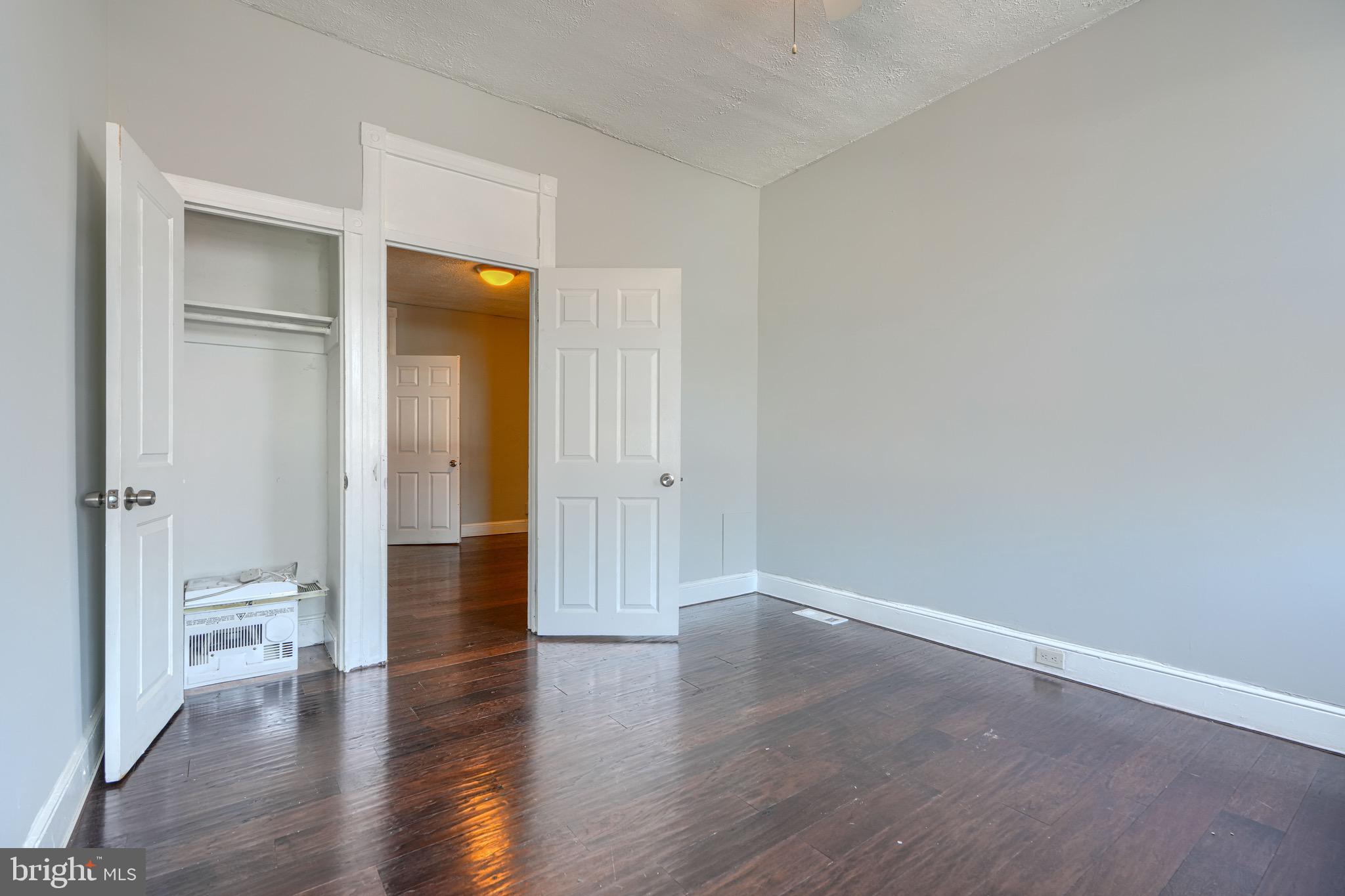 ELLWOOD PARK - Residential