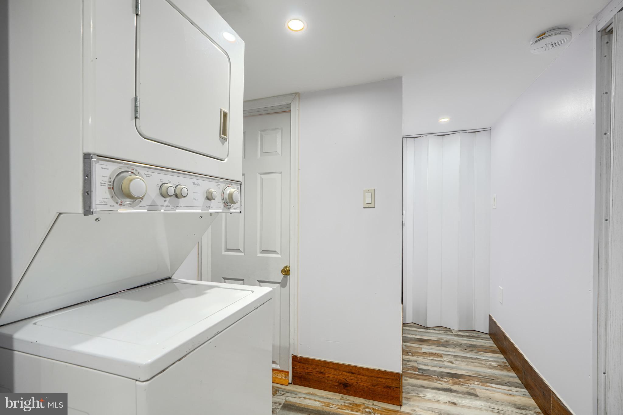 ELLWOOD PARK - Residential