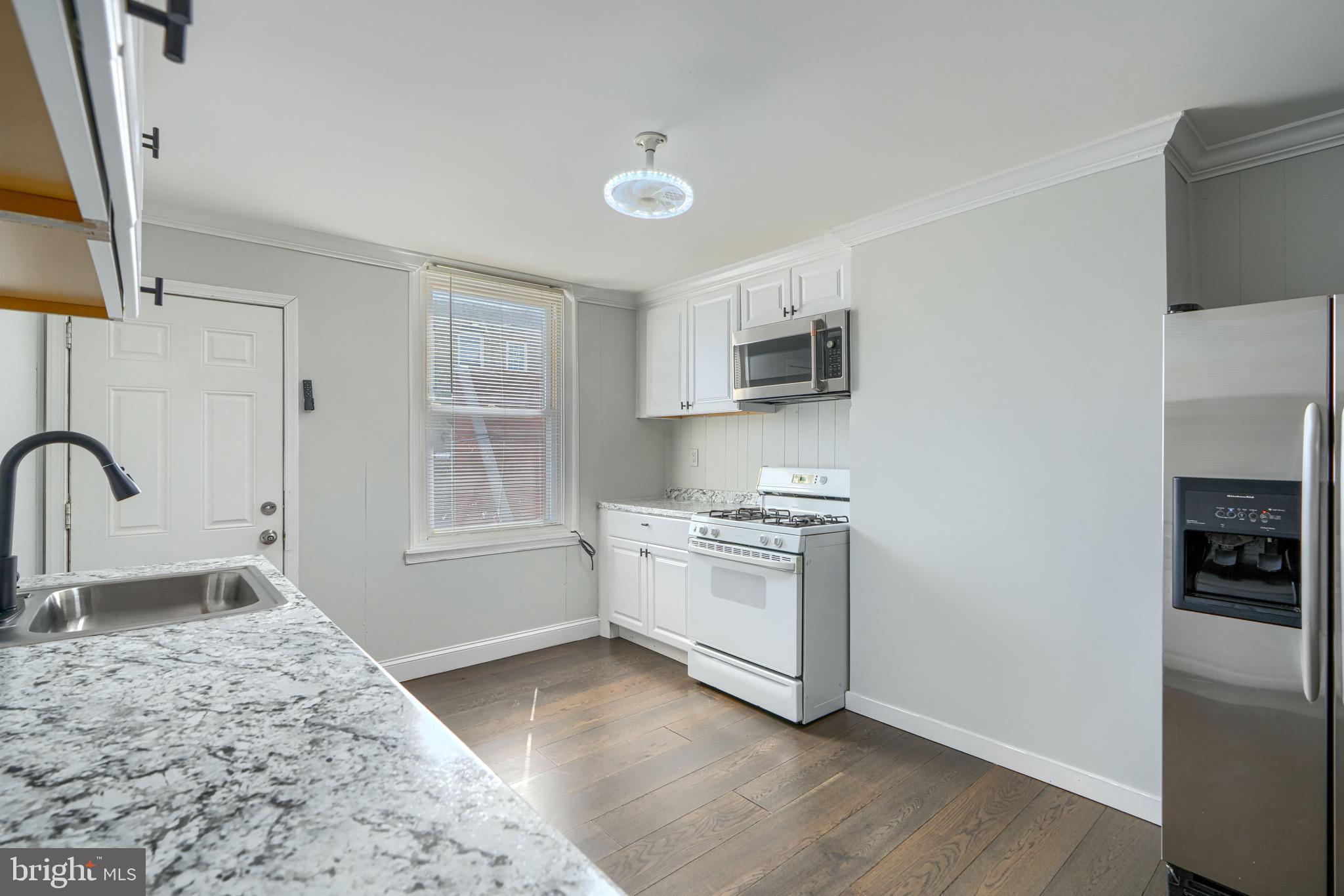 ELLWOOD PARK - Residential