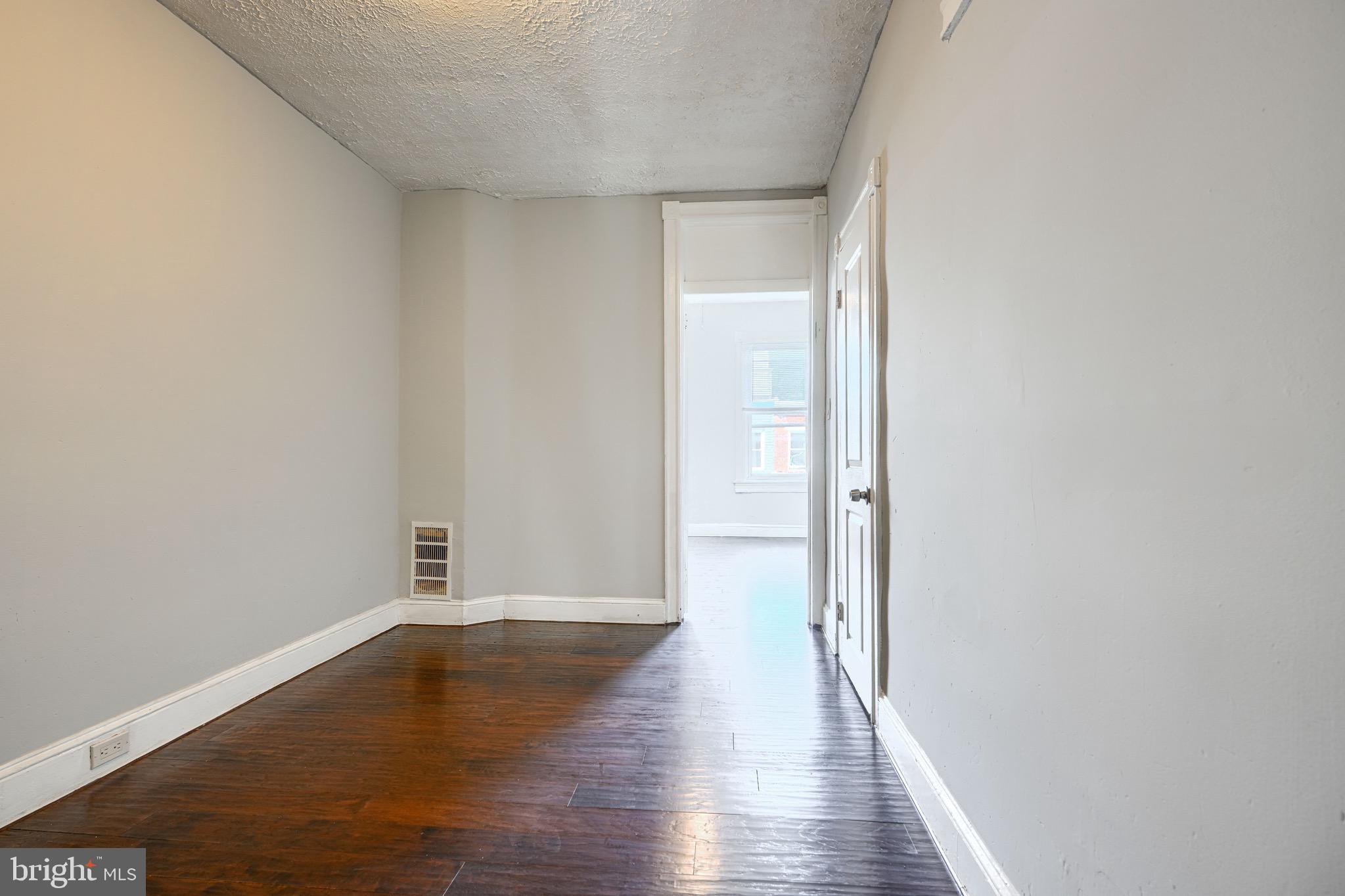 ELLWOOD PARK - Residential