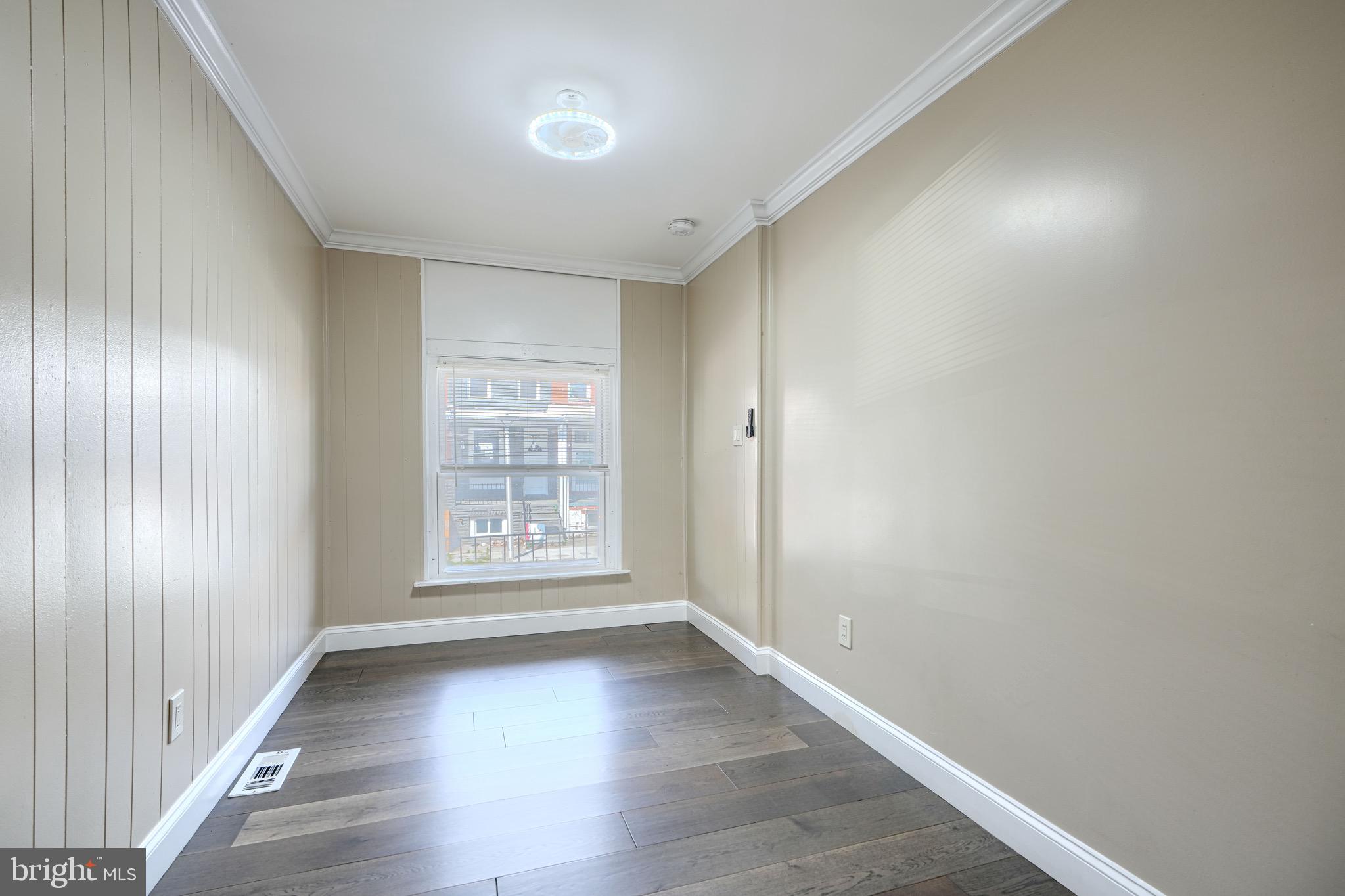 ELLWOOD PARK - Residential