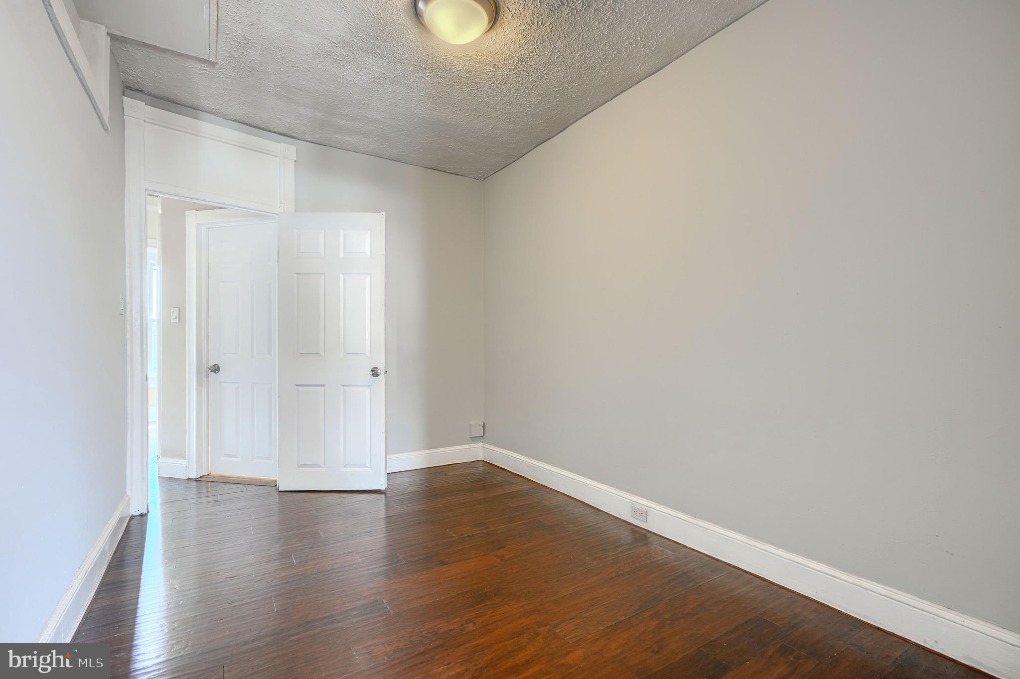 ELLWOOD PARK - Residential