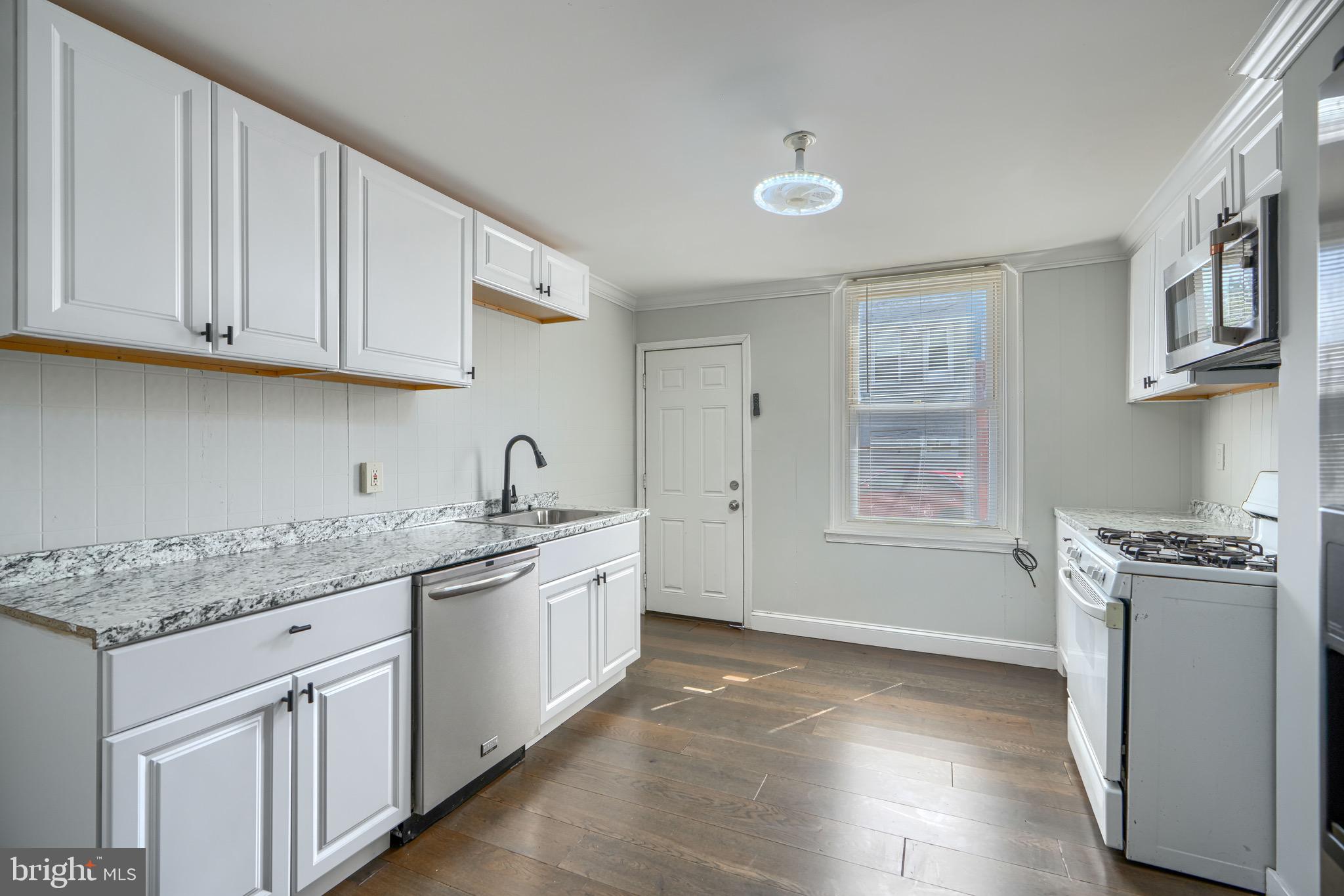 ELLWOOD PARK - Residential