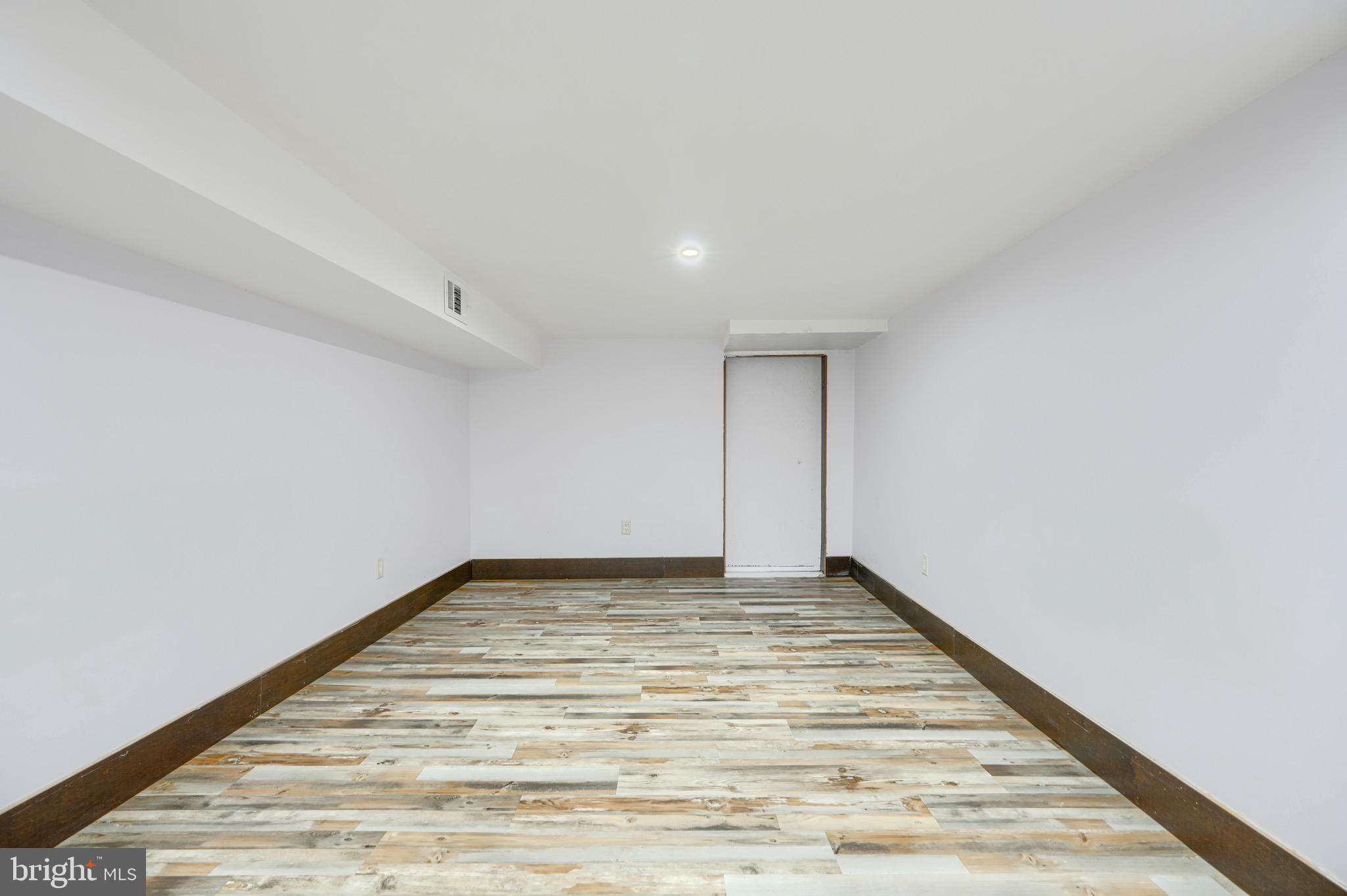 ELLWOOD PARK - Residential