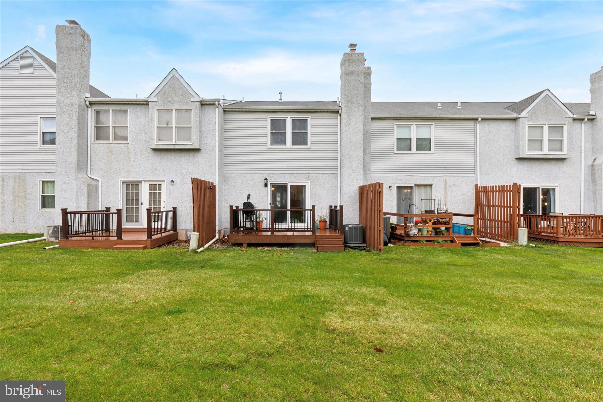 TRENT MANOR - Residential