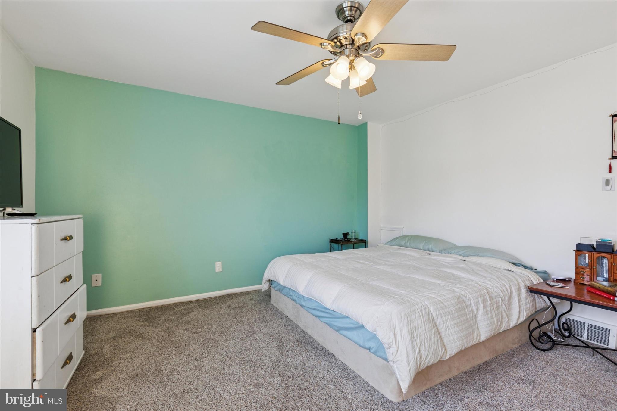 TRENT MANOR - Residential