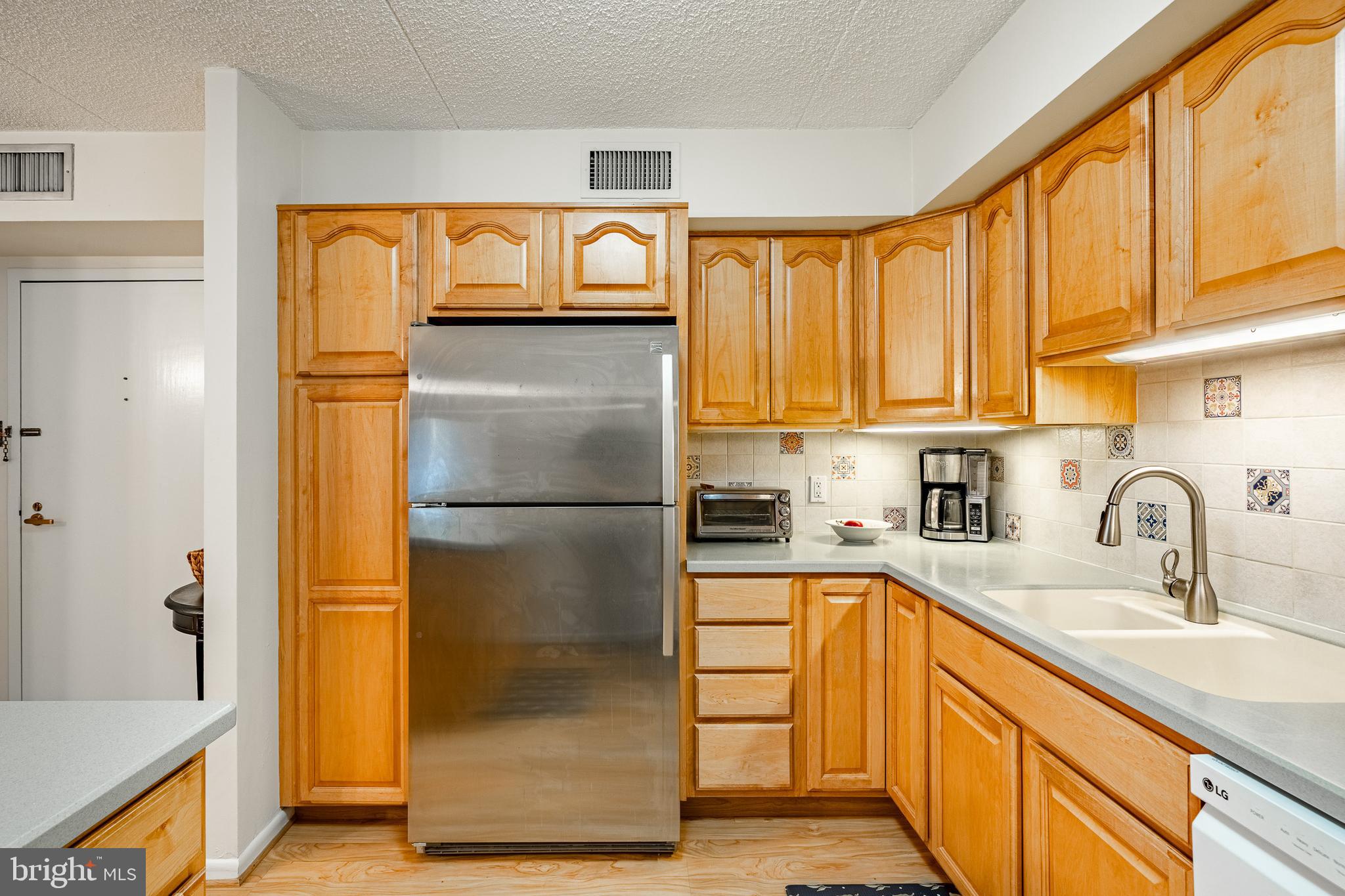 VALLEY FORGE TOWER - Residential