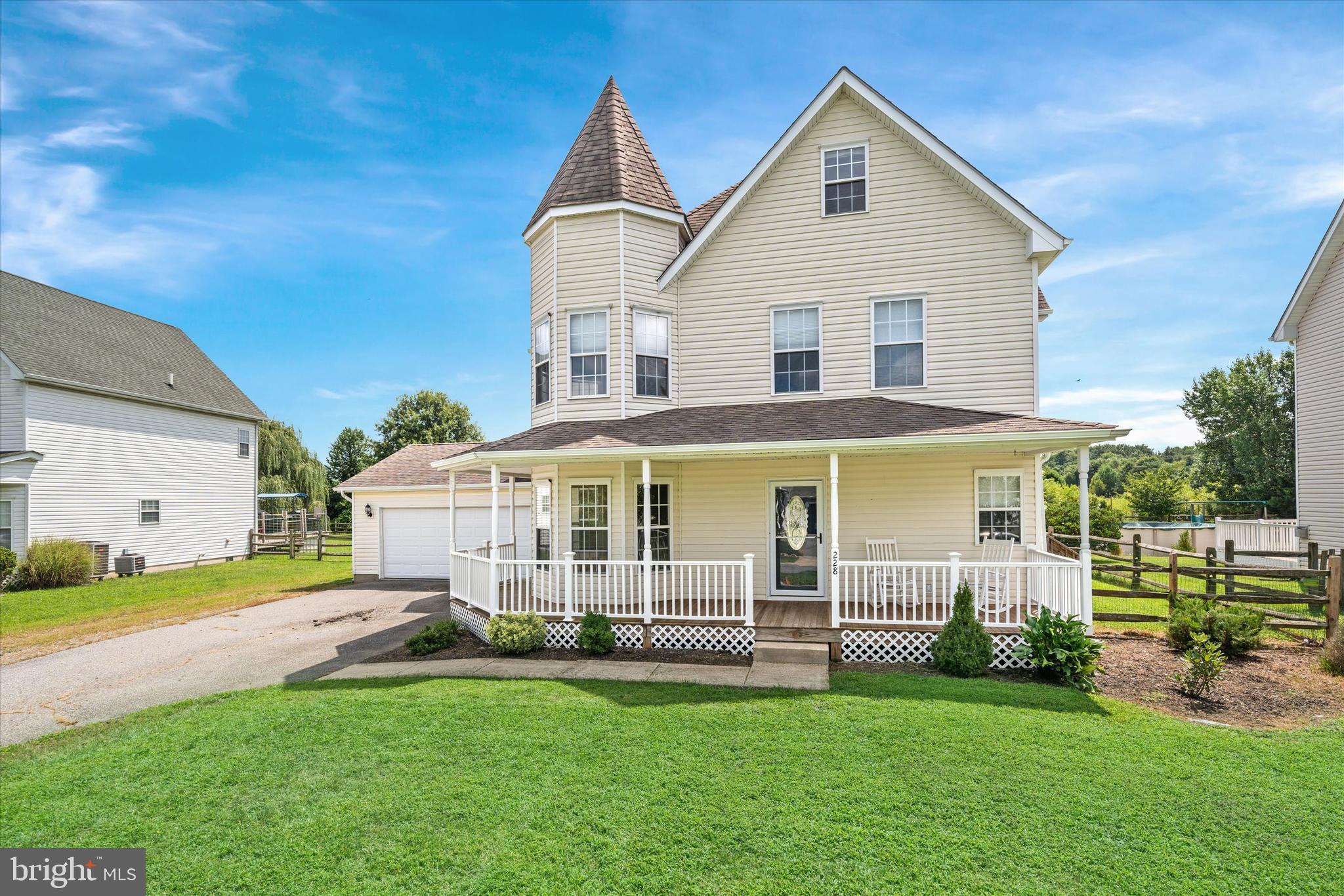 FRISBYS MEADOWS - Residential Lease