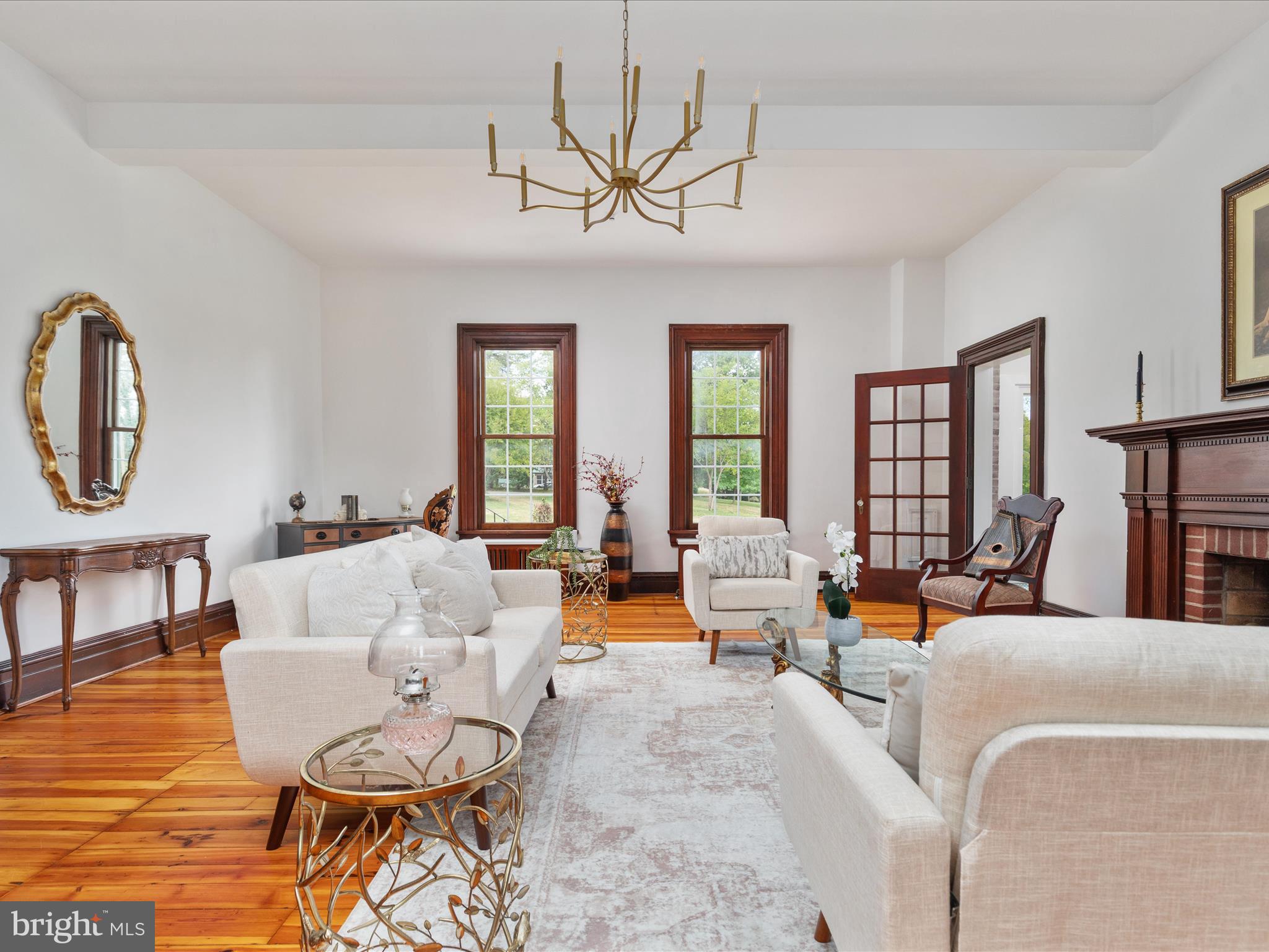 ROYAL VILLAGE - Residential