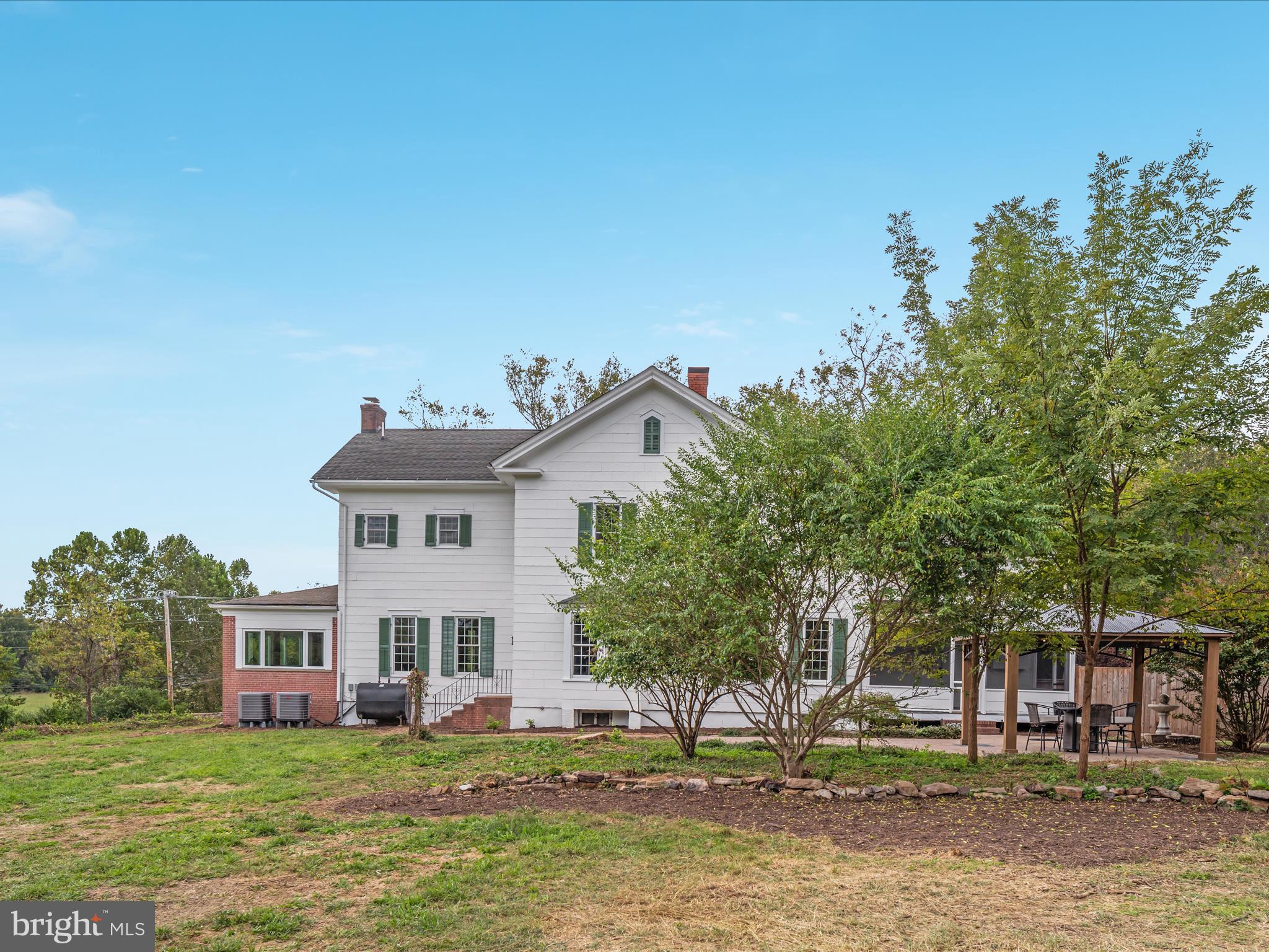 ROYAL VILLAGE - Residential