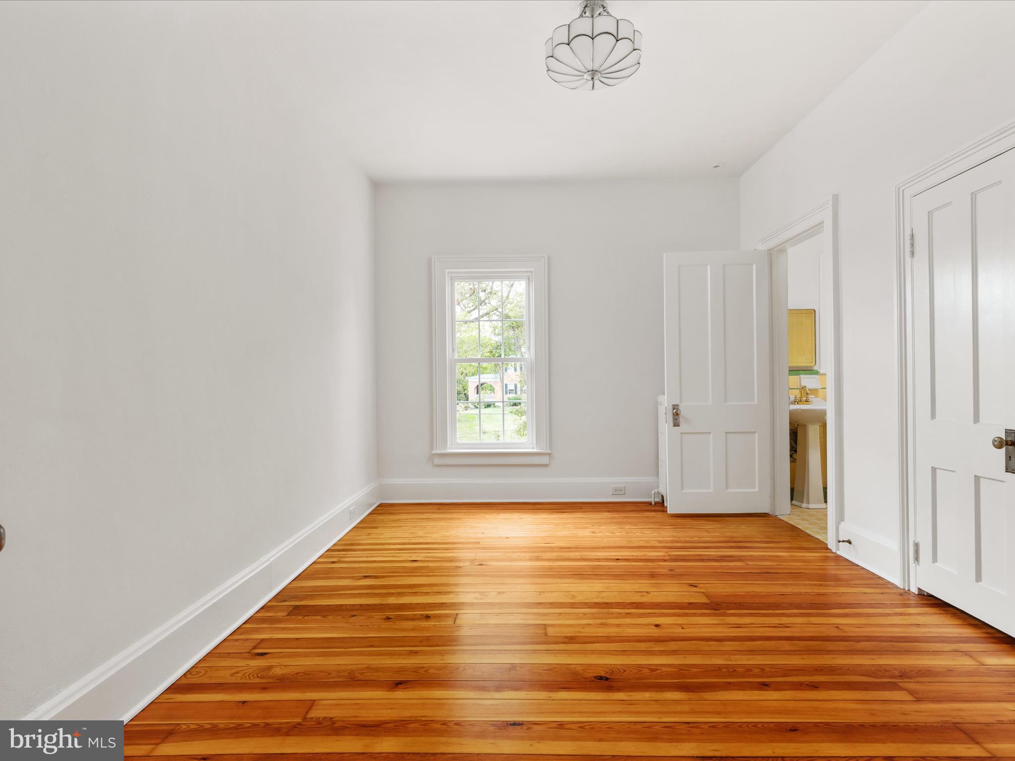 ROYAL VILLAGE - Residential