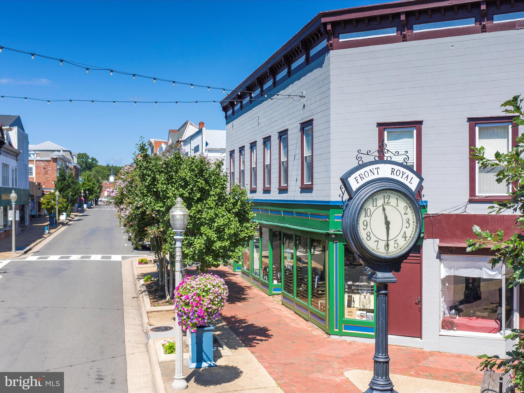 ROYAL VILLAGE - Residential