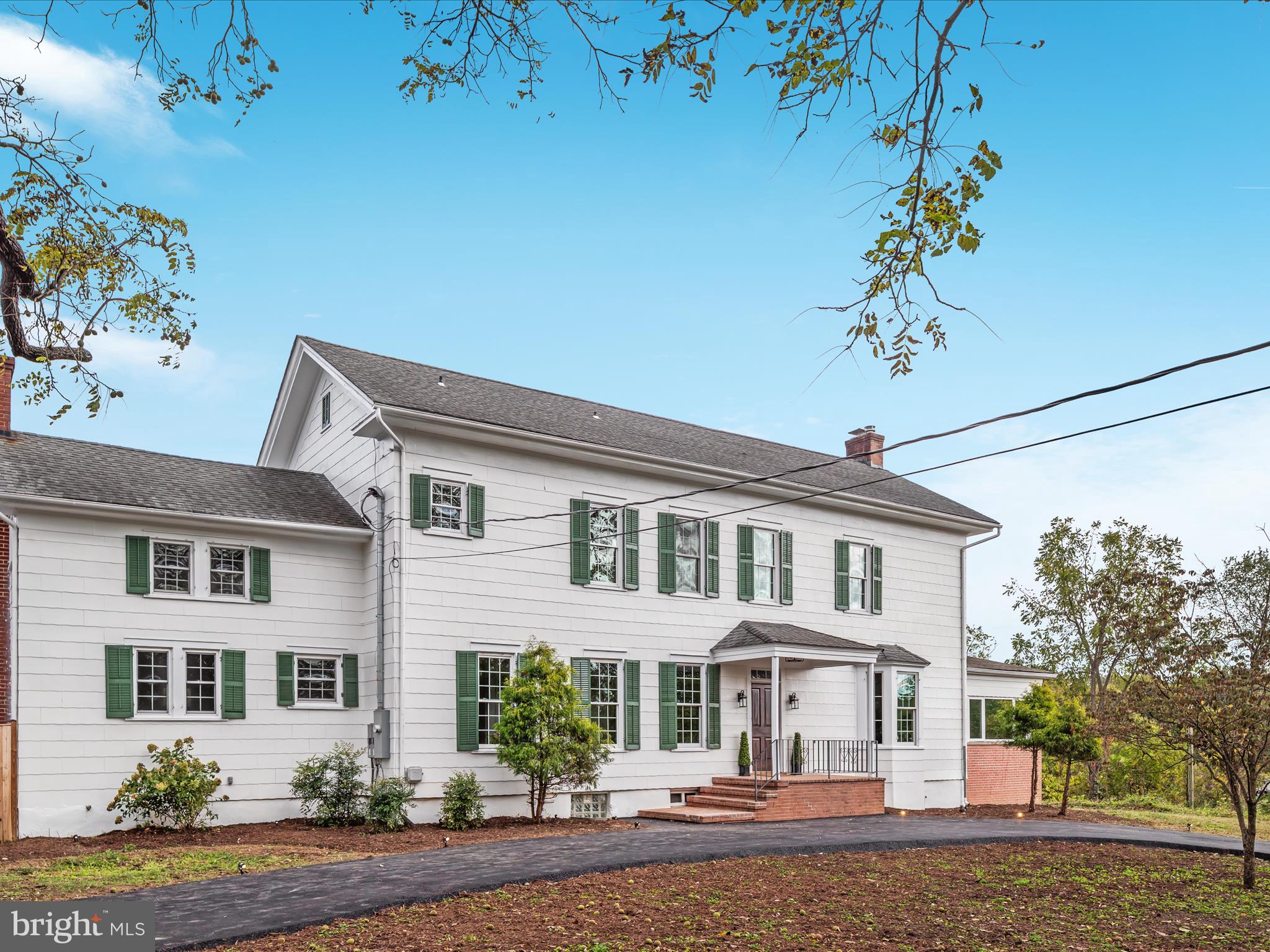 ROYAL VILLAGE - Residential