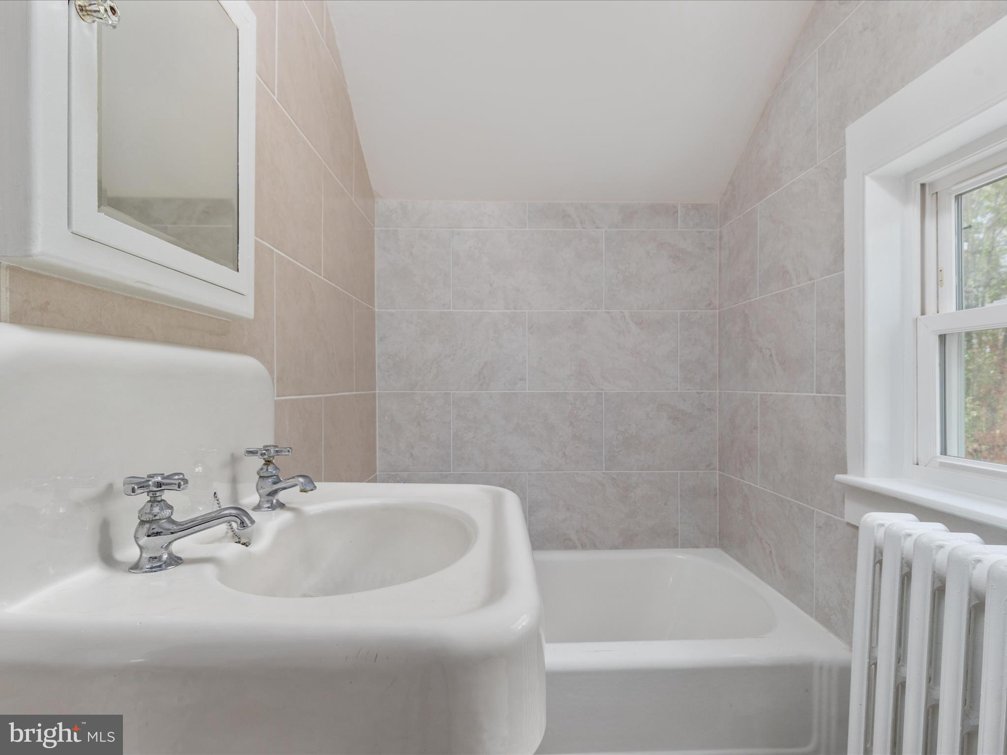 ROYAL VILLAGE - Residential