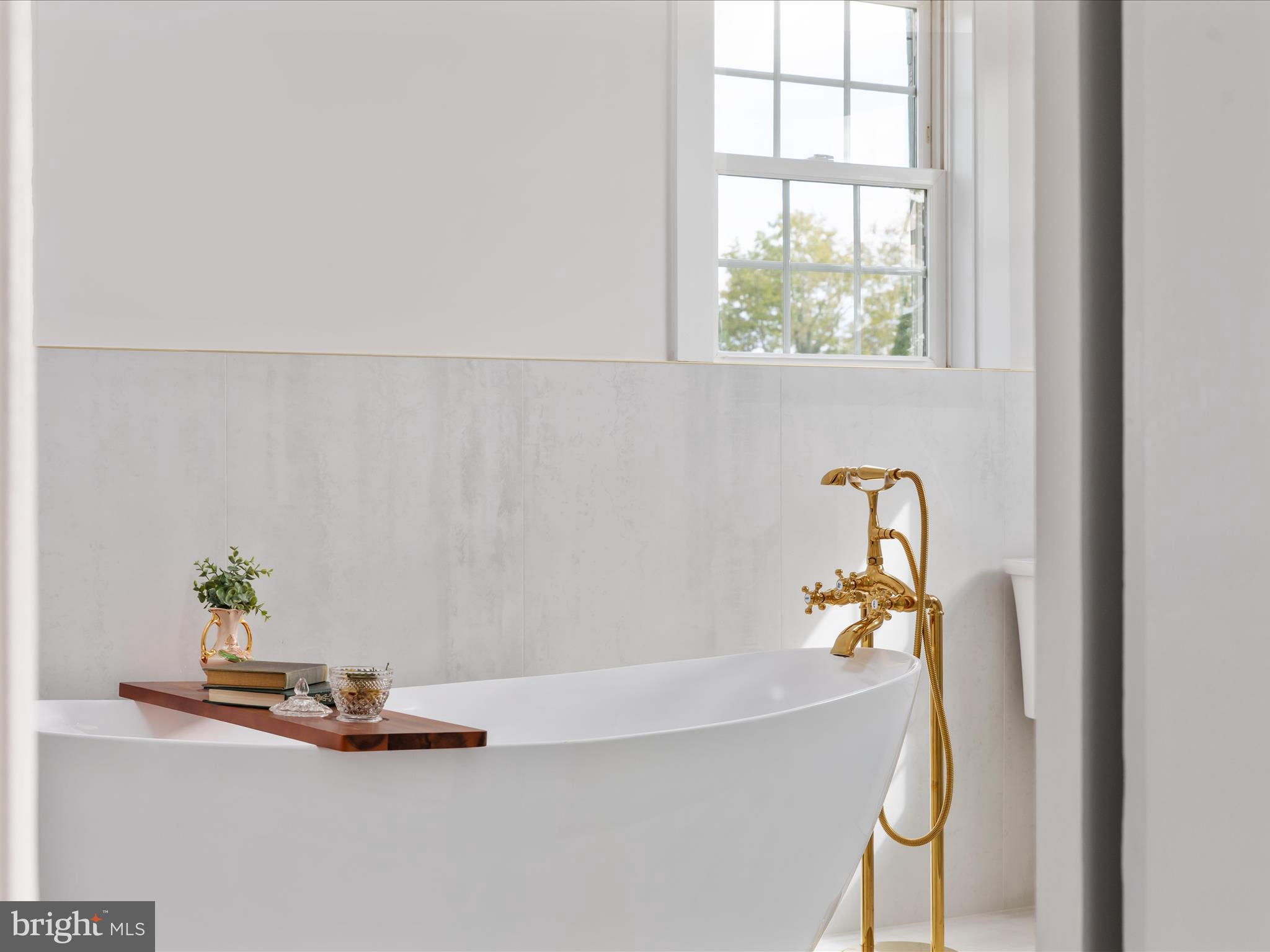 ROYAL VILLAGE - Residential