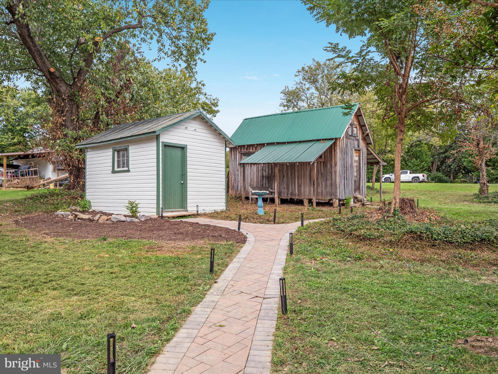 ROYAL VILLAGE - Residential