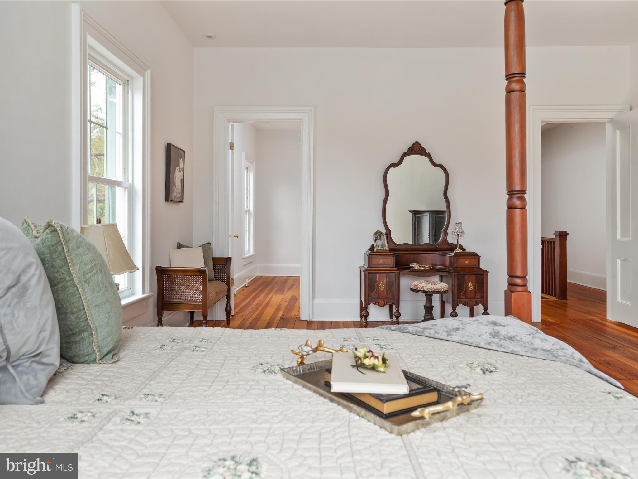 ROYAL VILLAGE - Residential