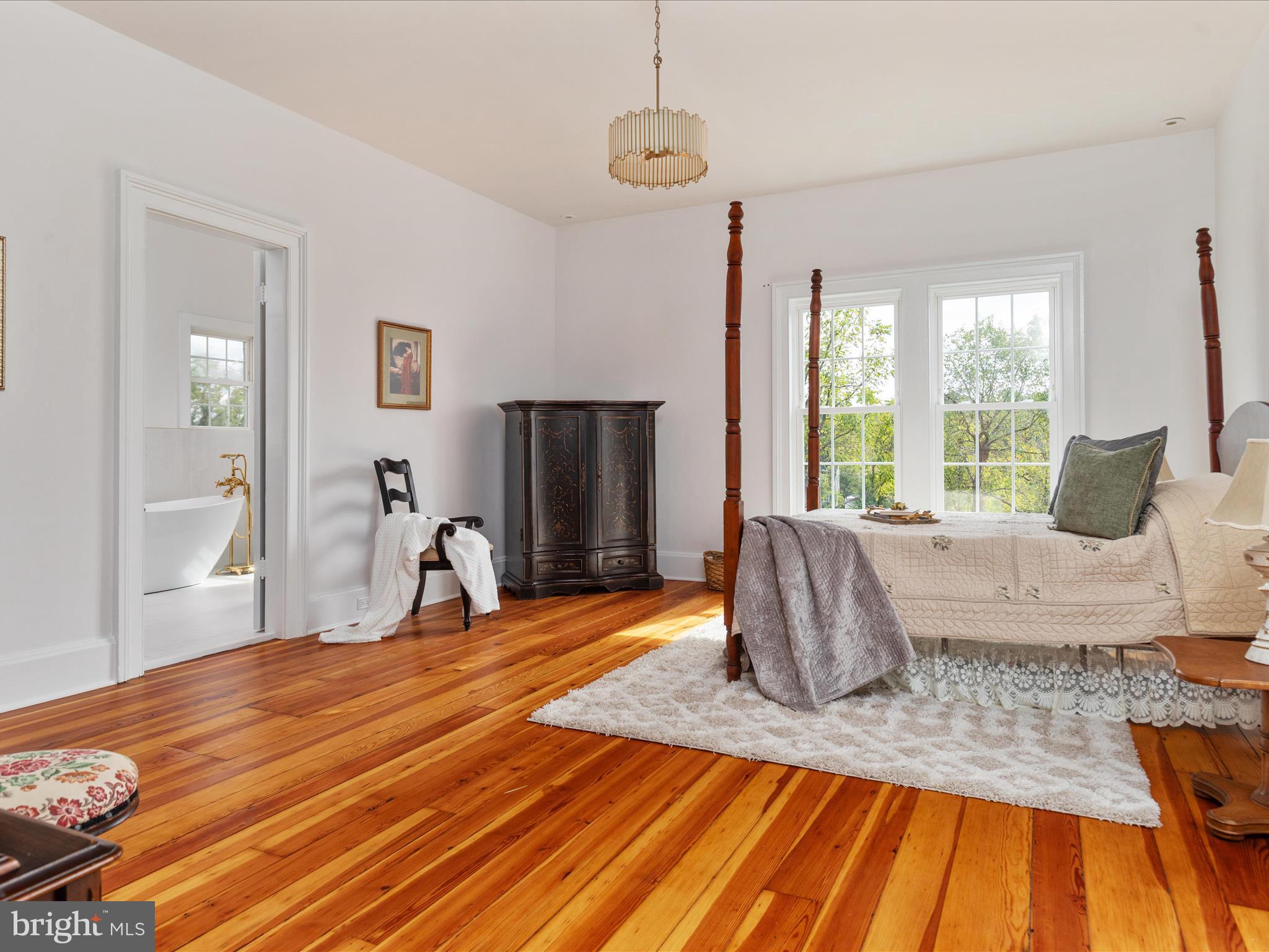 ROYAL VILLAGE - Residential