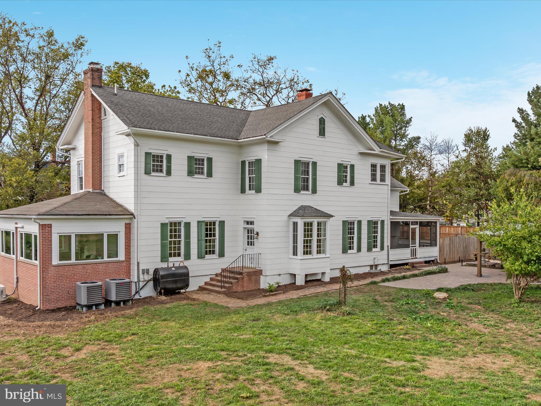 ROYAL VILLAGE - Residential