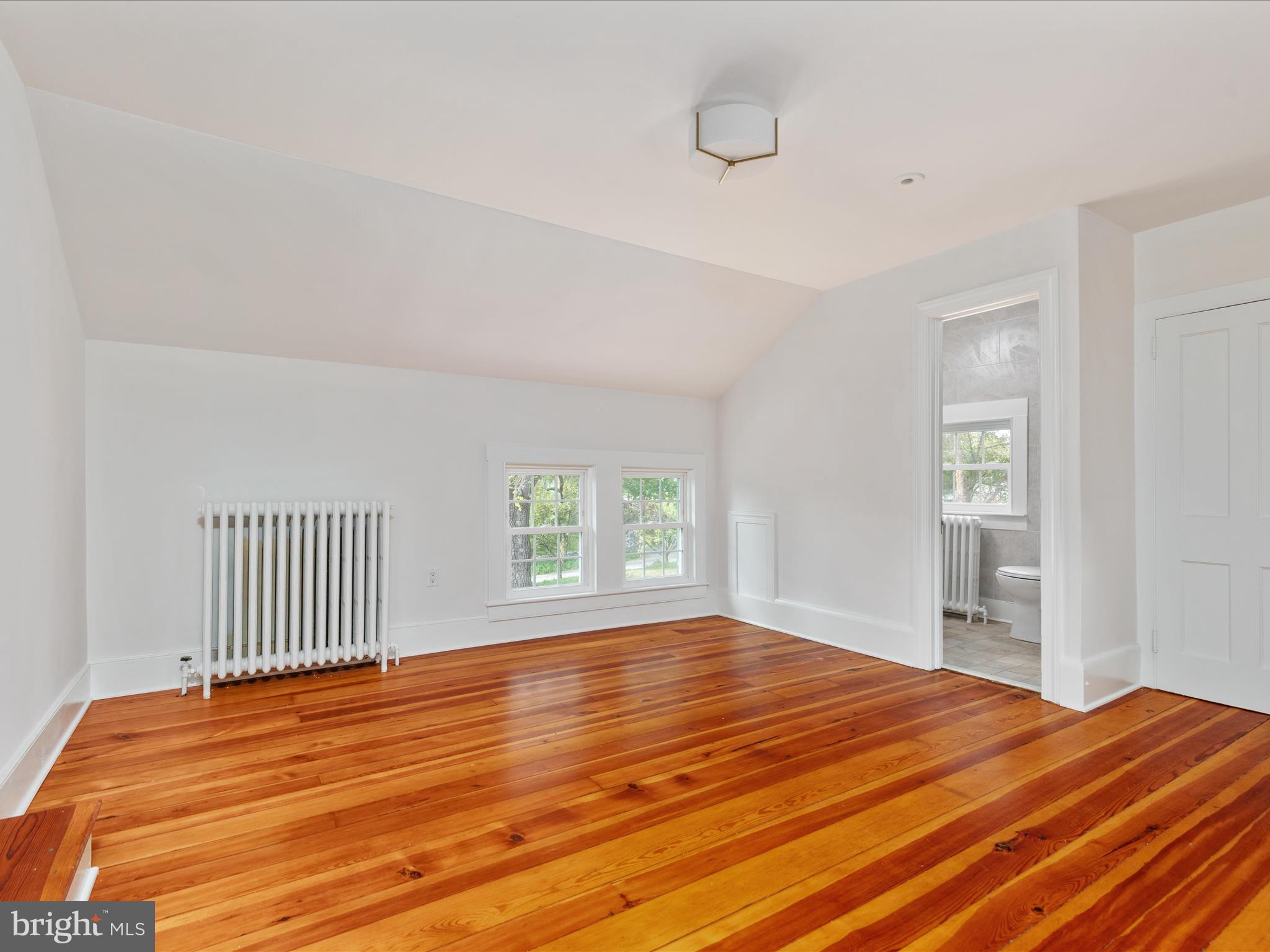 ROYAL VILLAGE - Residential