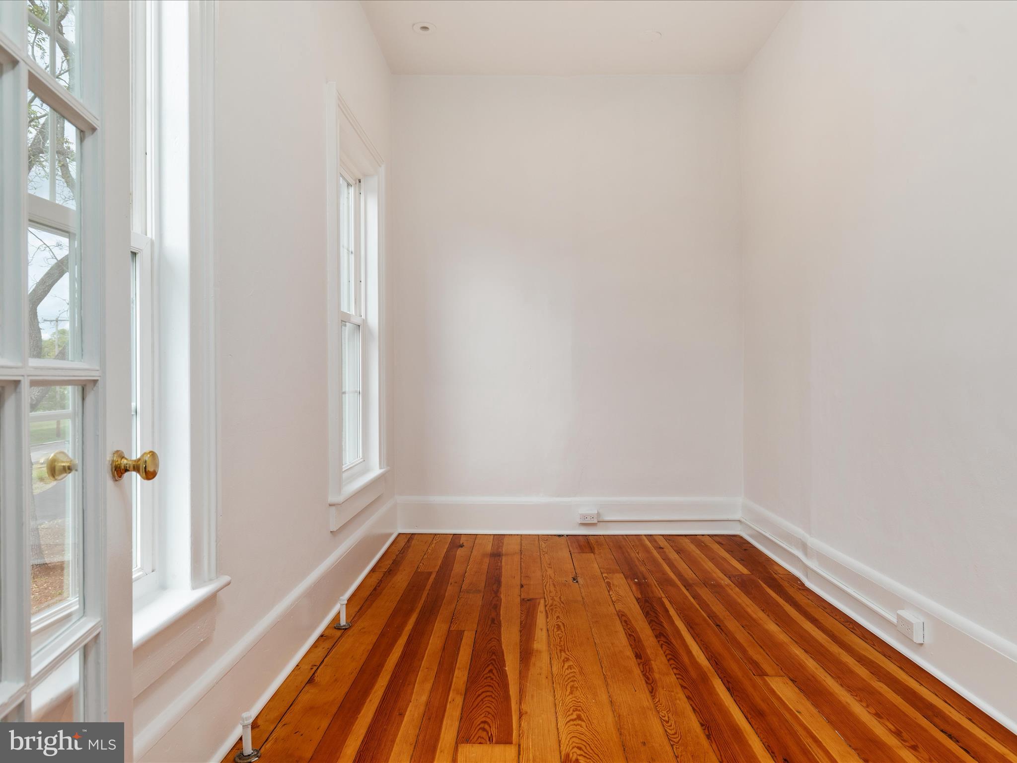 ROYAL VILLAGE - Residential