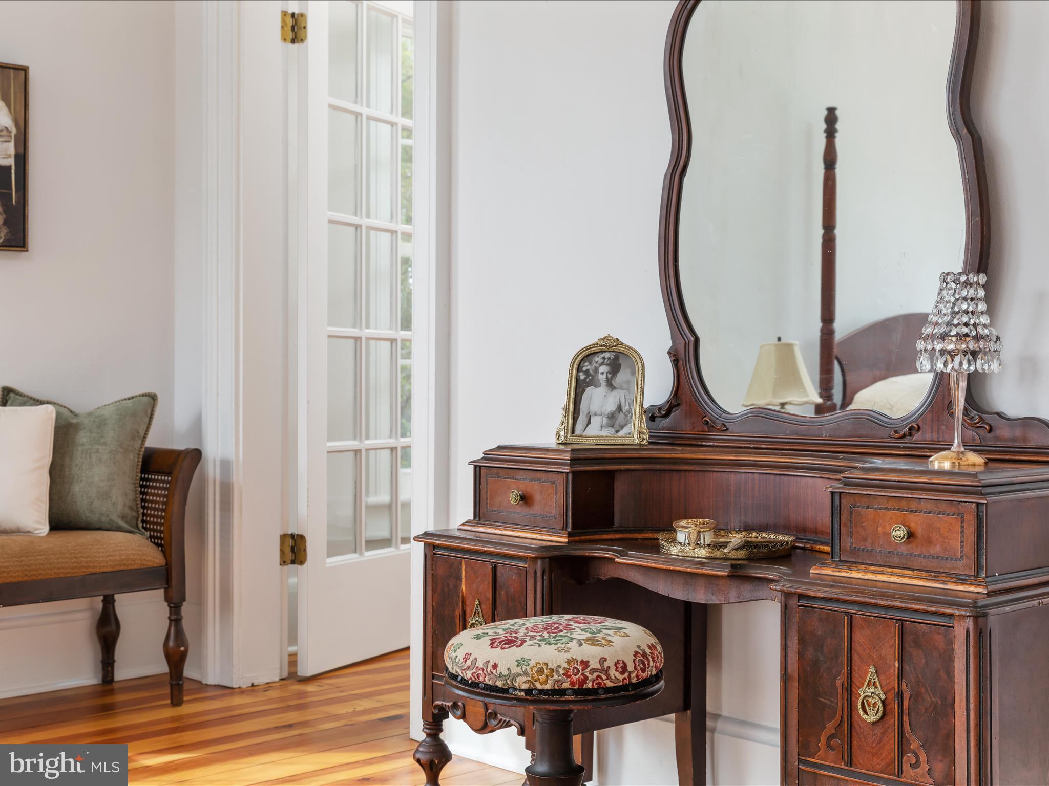 ROYAL VILLAGE - Residential