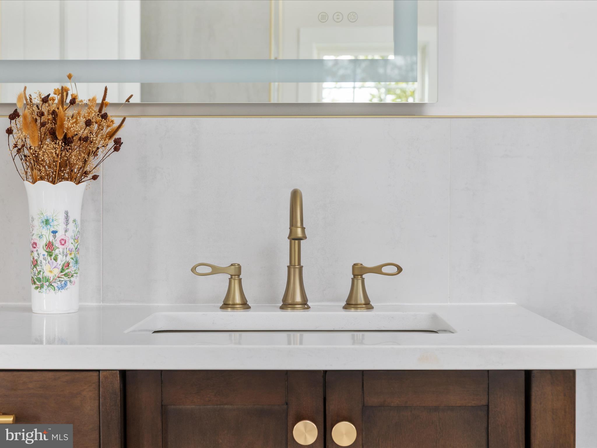 ROYAL VILLAGE - Residential