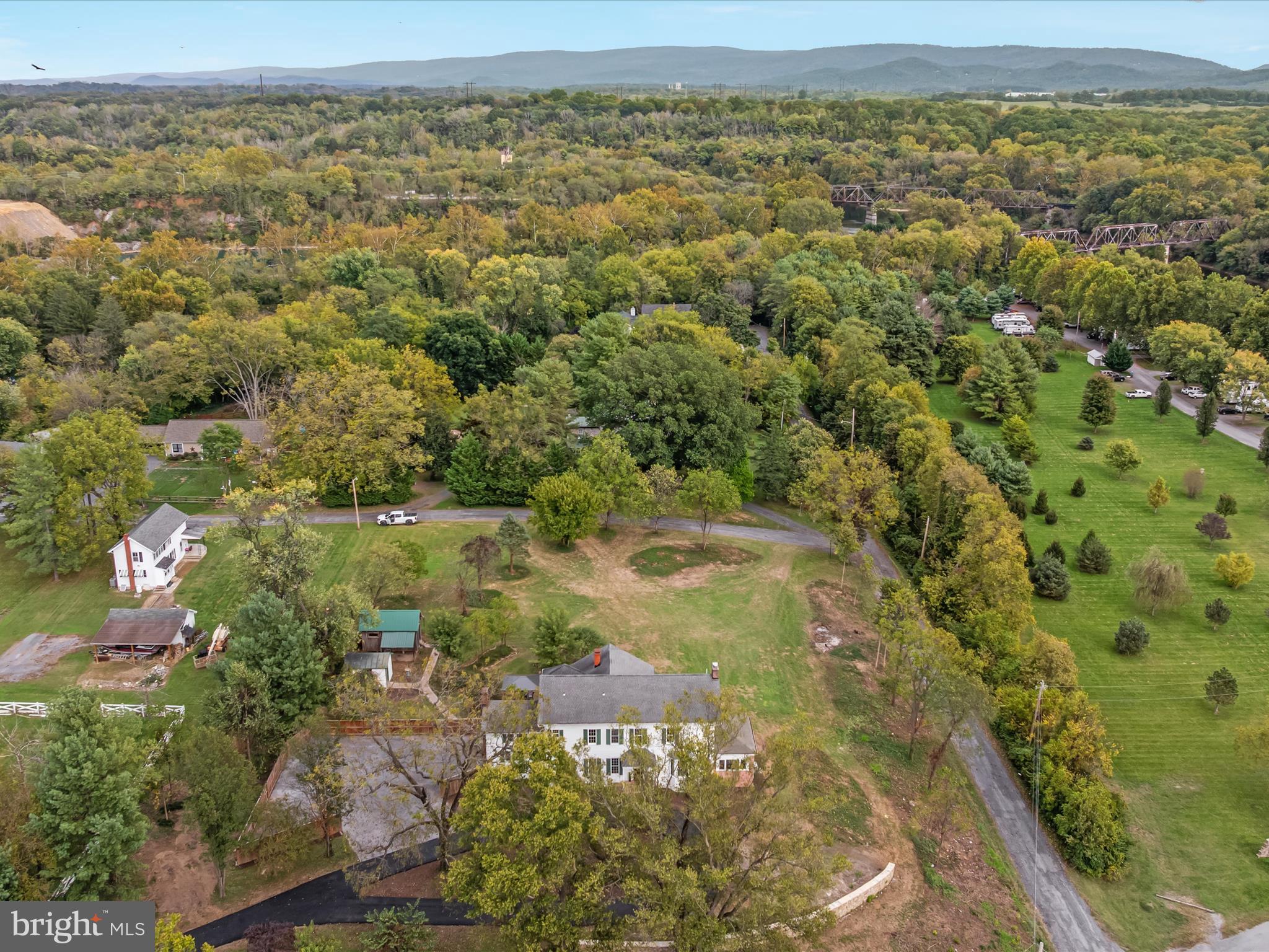 ROYAL VILLAGE - Residential