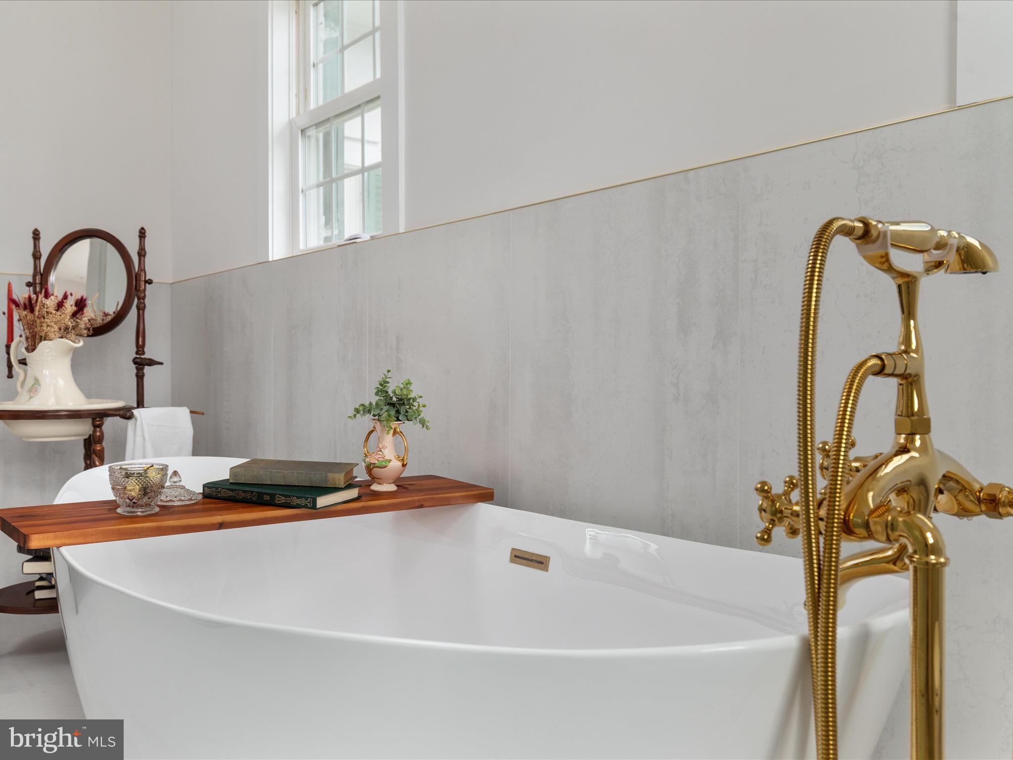 ROYAL VILLAGE - Residential