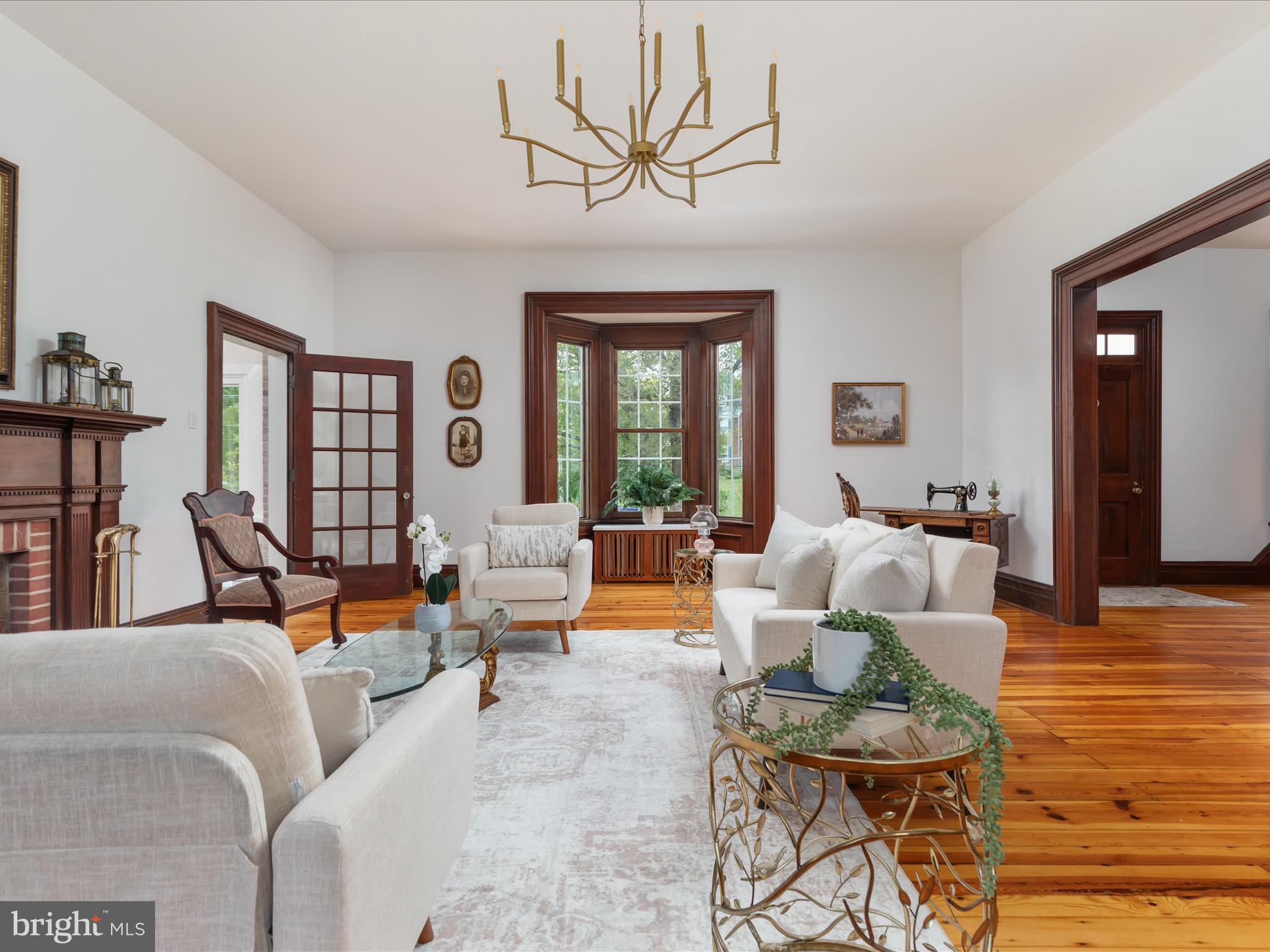 ROYAL VILLAGE - Residential