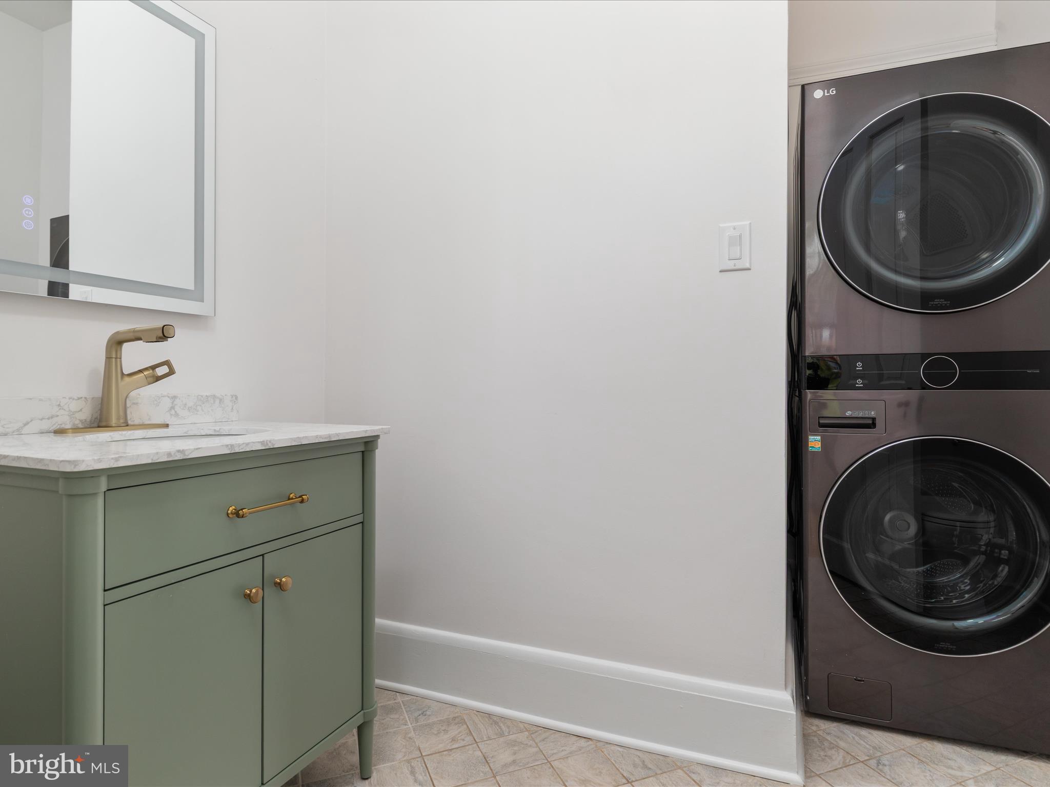 ROYAL VILLAGE - Residential