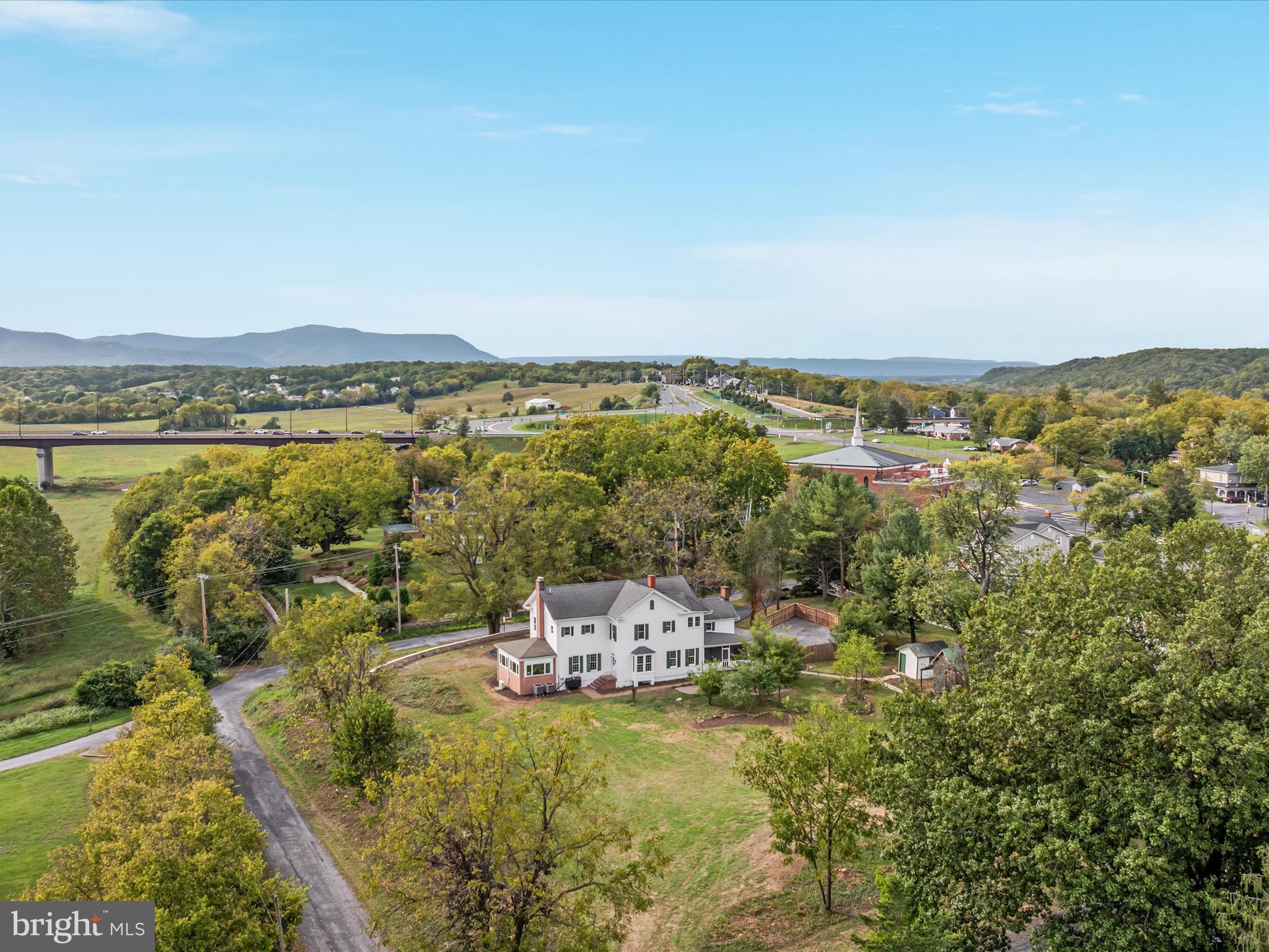 ROYAL VILLAGE - Residential