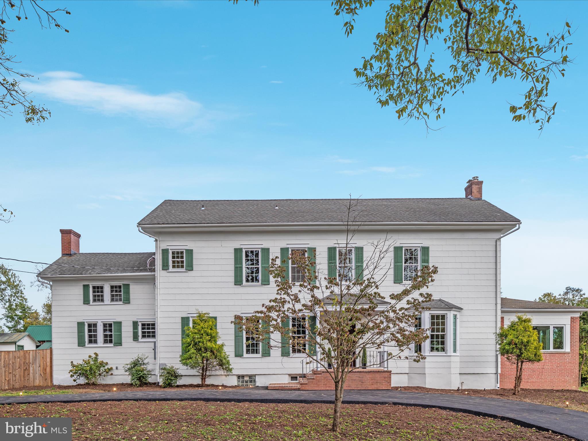 ROYAL VILLAGE - Residential