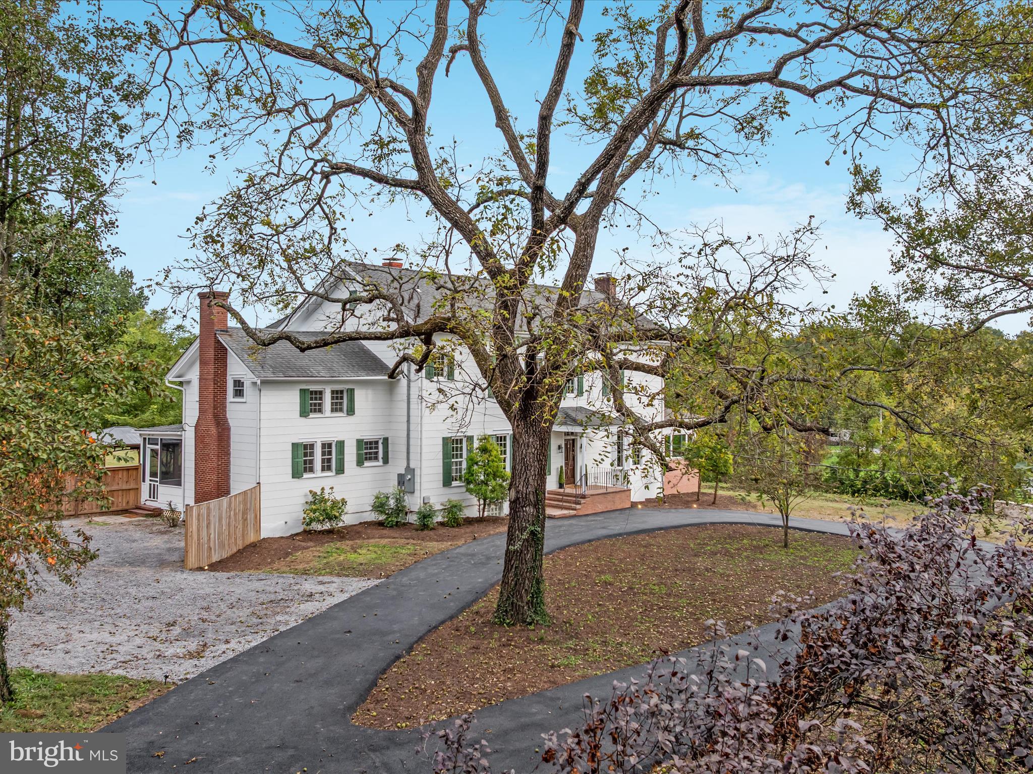 ROYAL VILLAGE - Residential