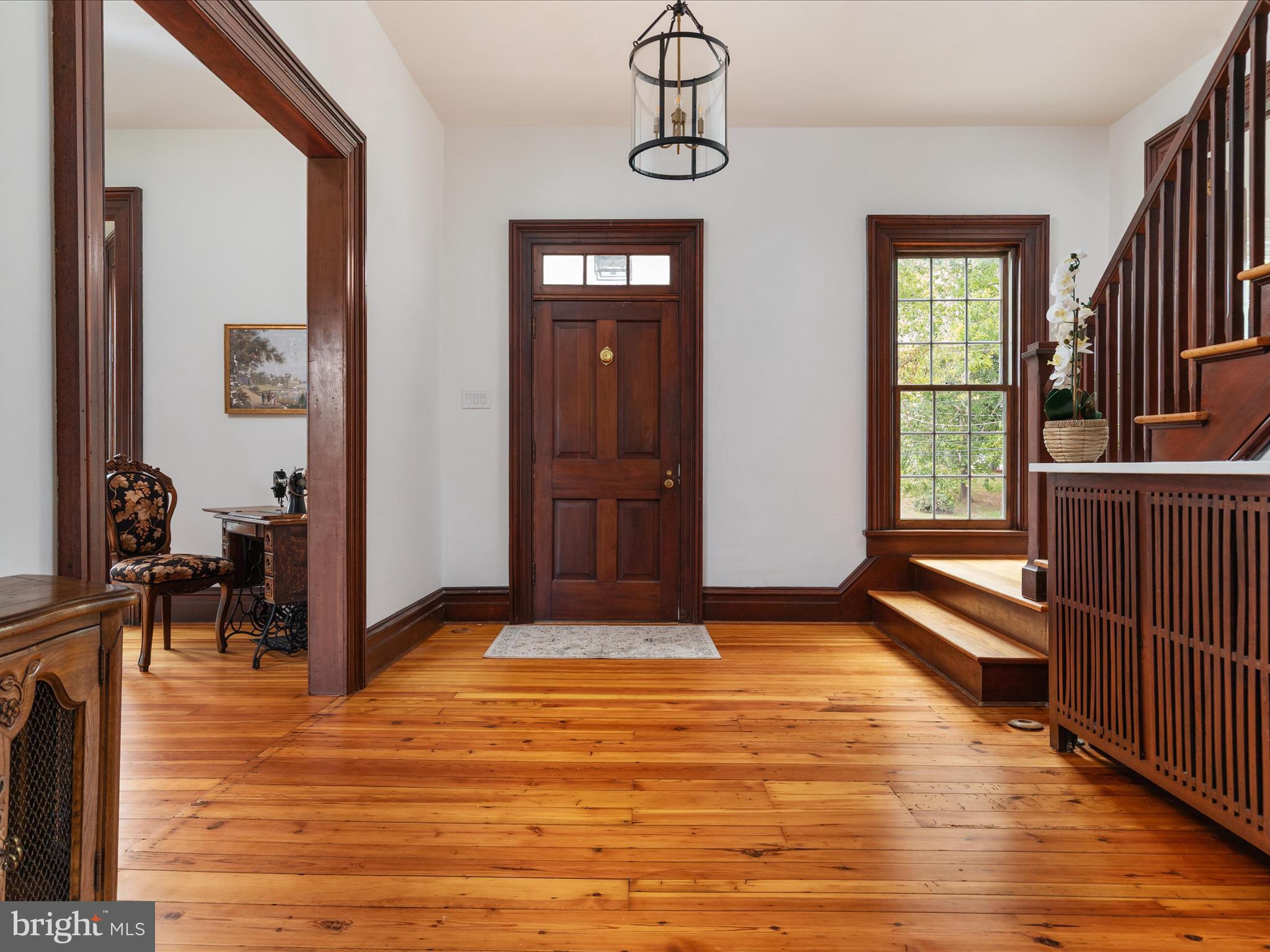 ROYAL VILLAGE - Residential