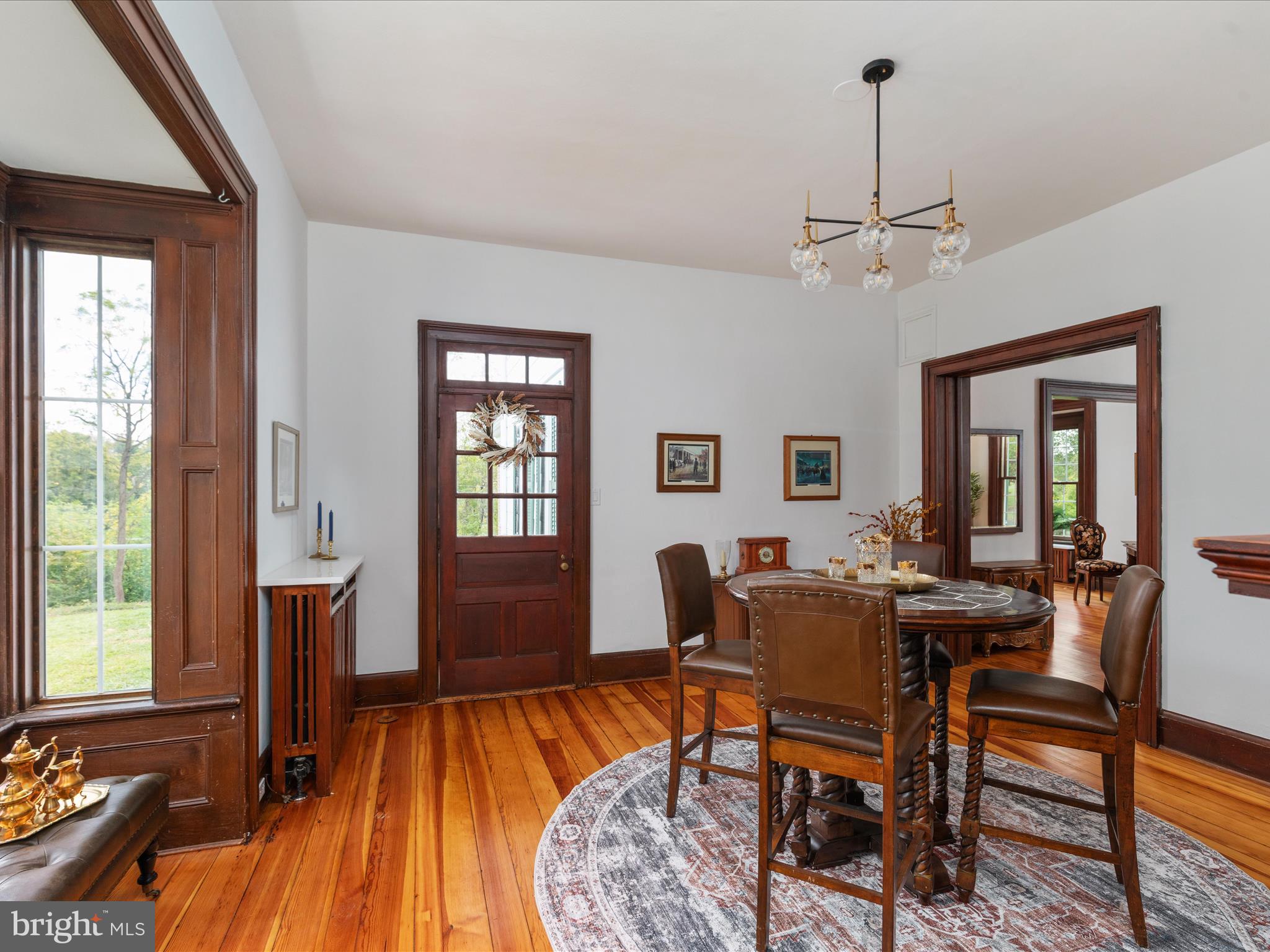 ROYAL VILLAGE - Residential