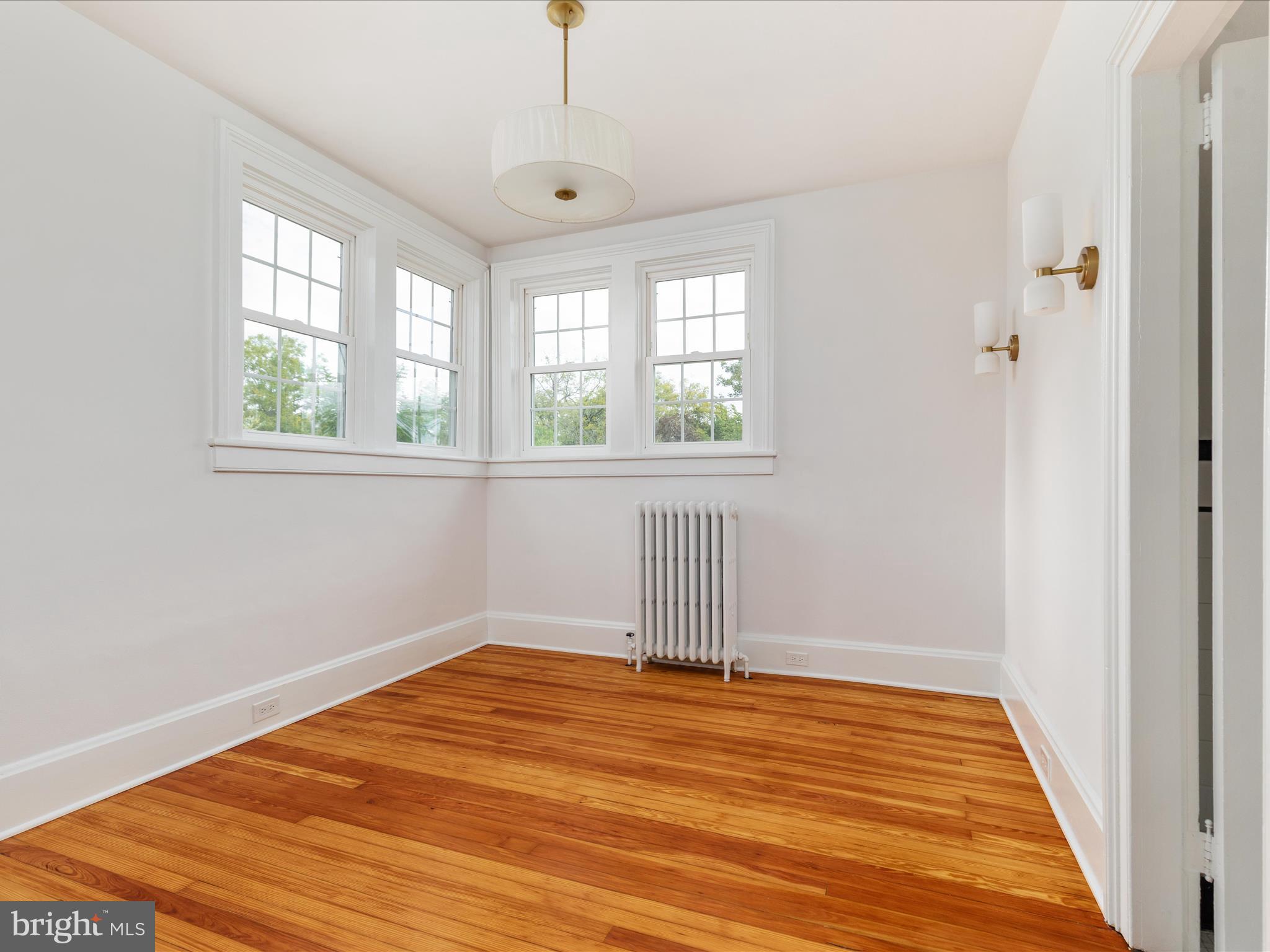 ROYAL VILLAGE - Residential