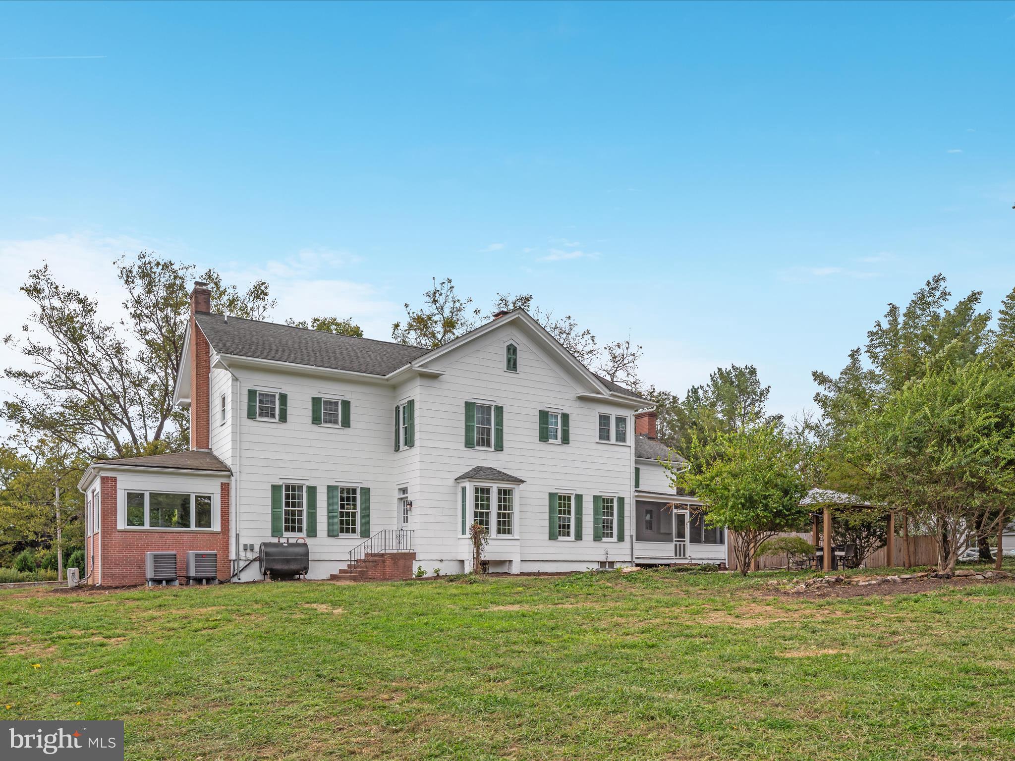 ROYAL VILLAGE - Residential