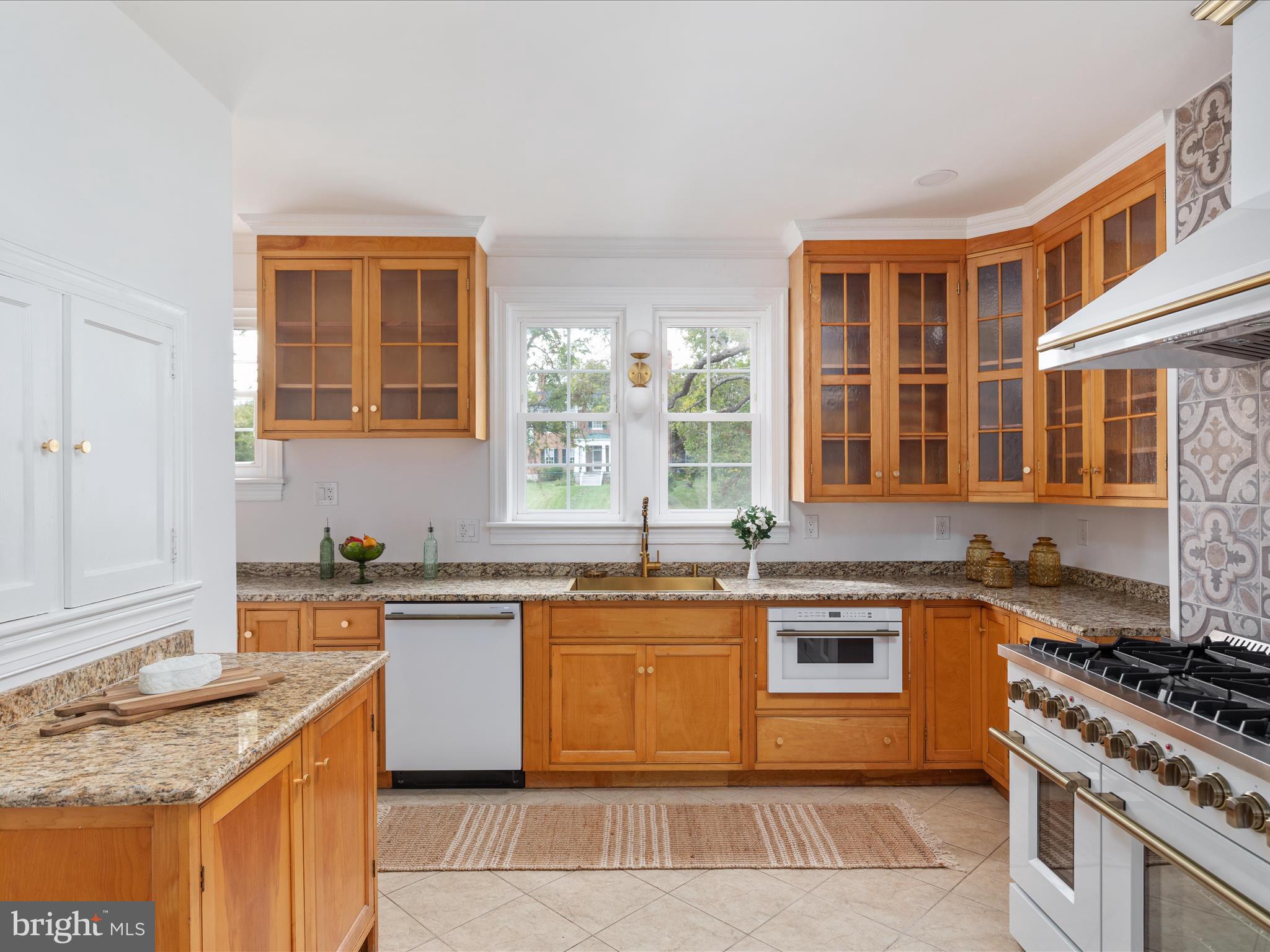 ROYAL VILLAGE - Residential