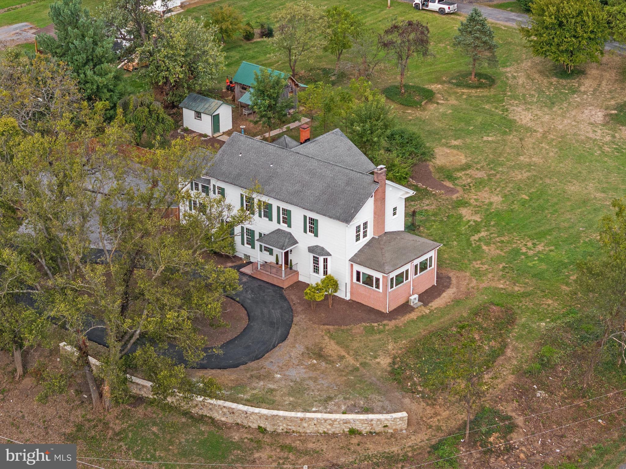 ROYAL VILLAGE - Residential