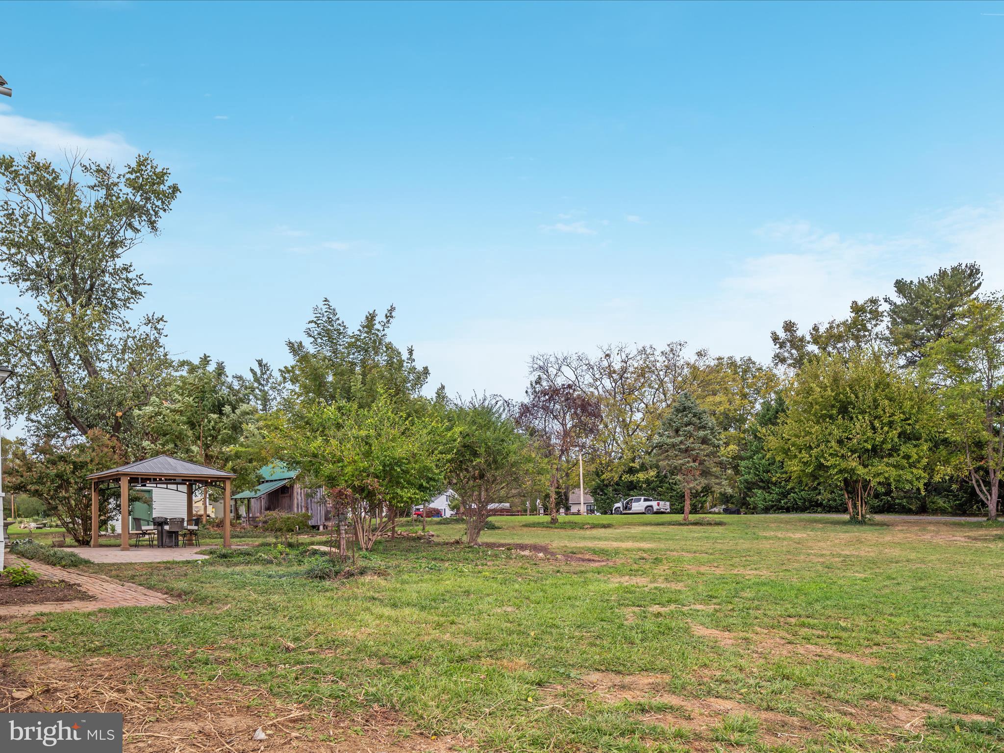 ROYAL VILLAGE - Residential