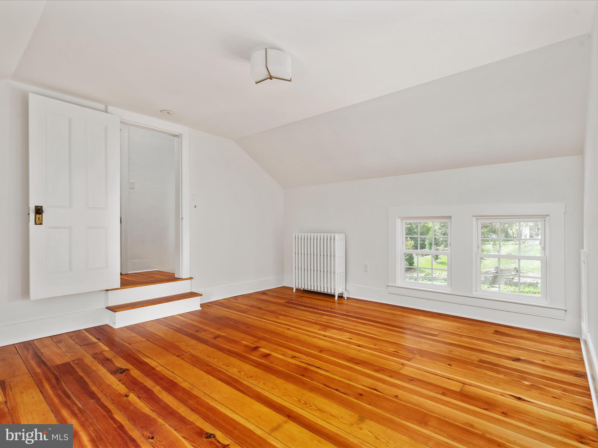 ROYAL VILLAGE - Residential